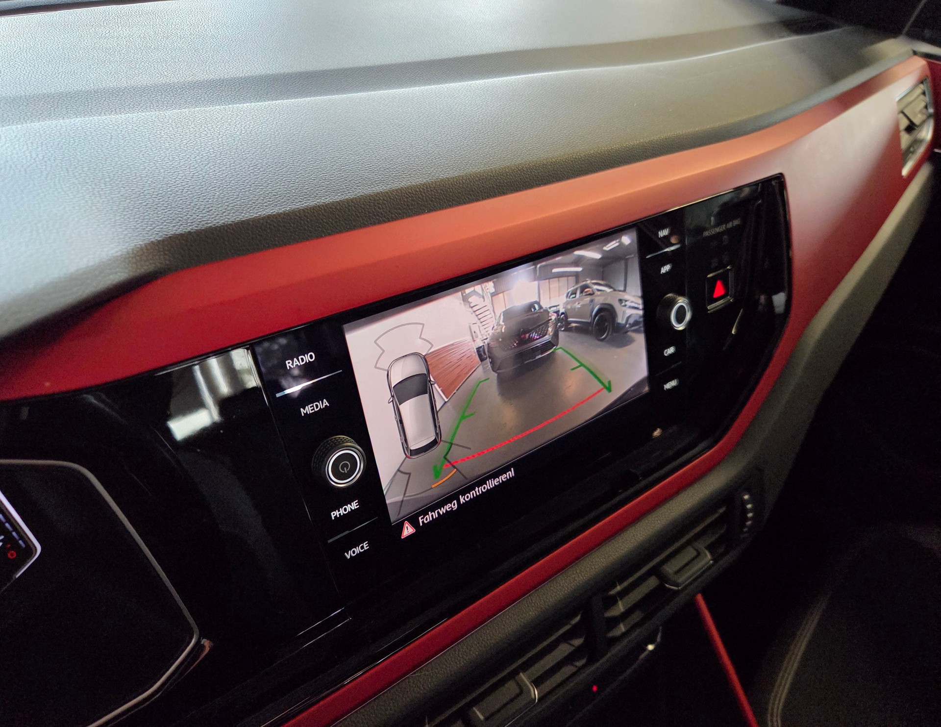 VW Polo 2.0 TSI GTI DSG-image-18