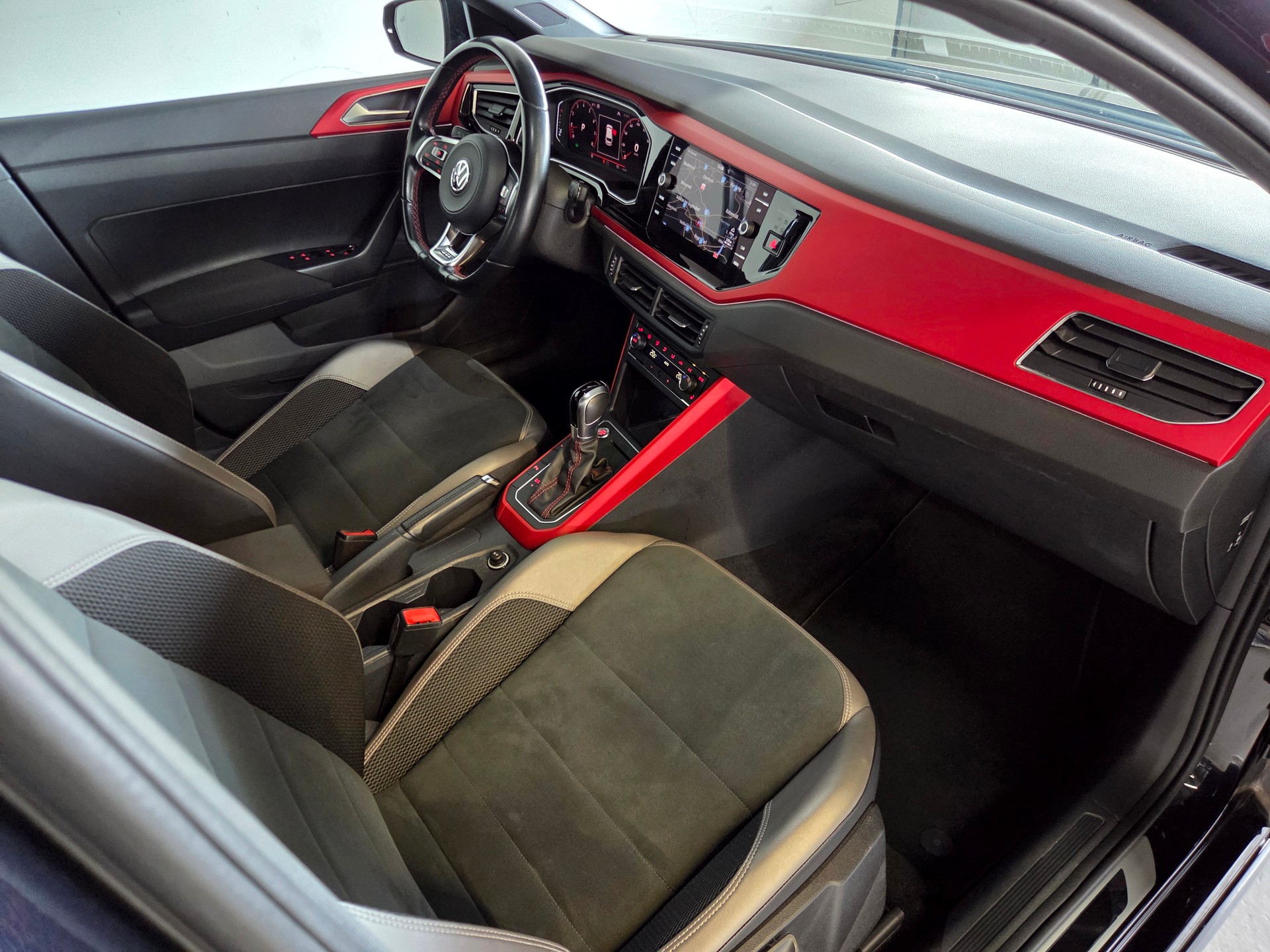 VW Polo 2.0 TSI GTI DSG-image-17