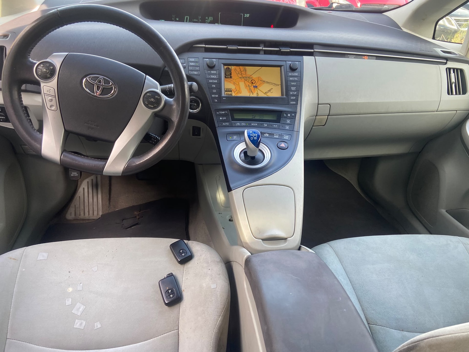 TOYOTA Prius 1.8 16V HSD Sol Premium-image-11