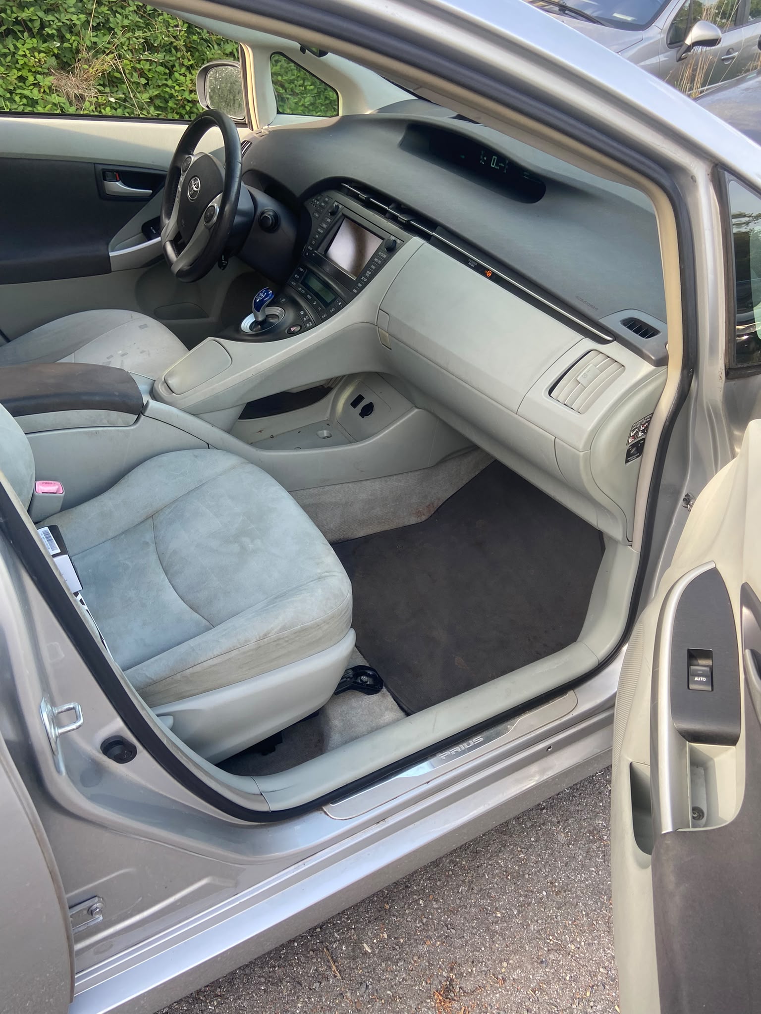 TOYOTA Prius 1.8 16V HSD Sol Premium-image-9