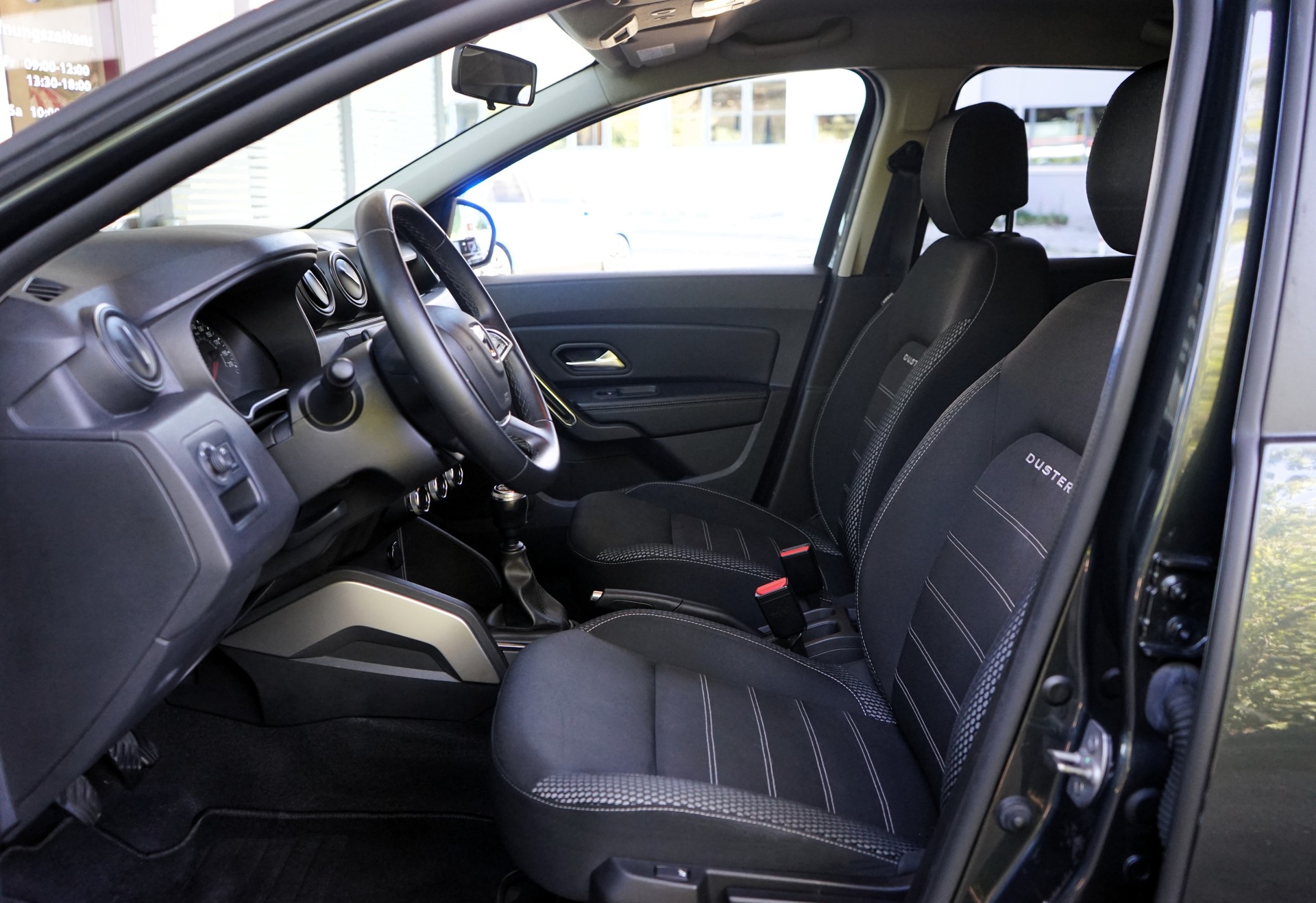 DACIA Duster SCe 115 Prestige 4x4-image-5