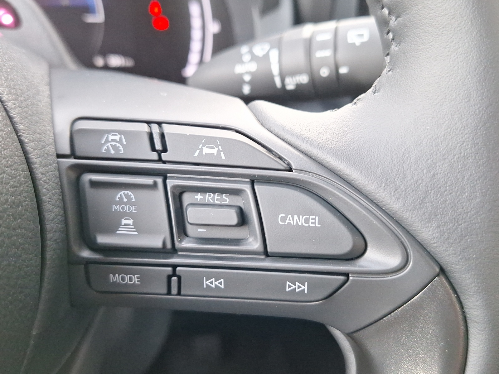 TOYOTA Yaris 1.5 VVT-i HSD Trend-image-18