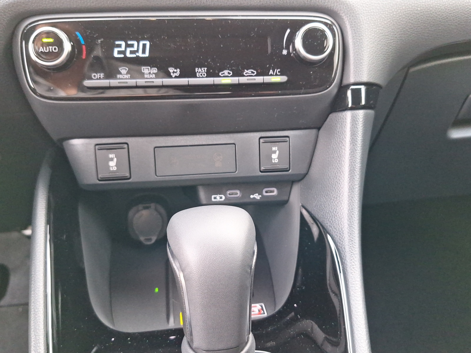 TOYOTA Yaris 1.5 VVT-i HSD Trend-image-12