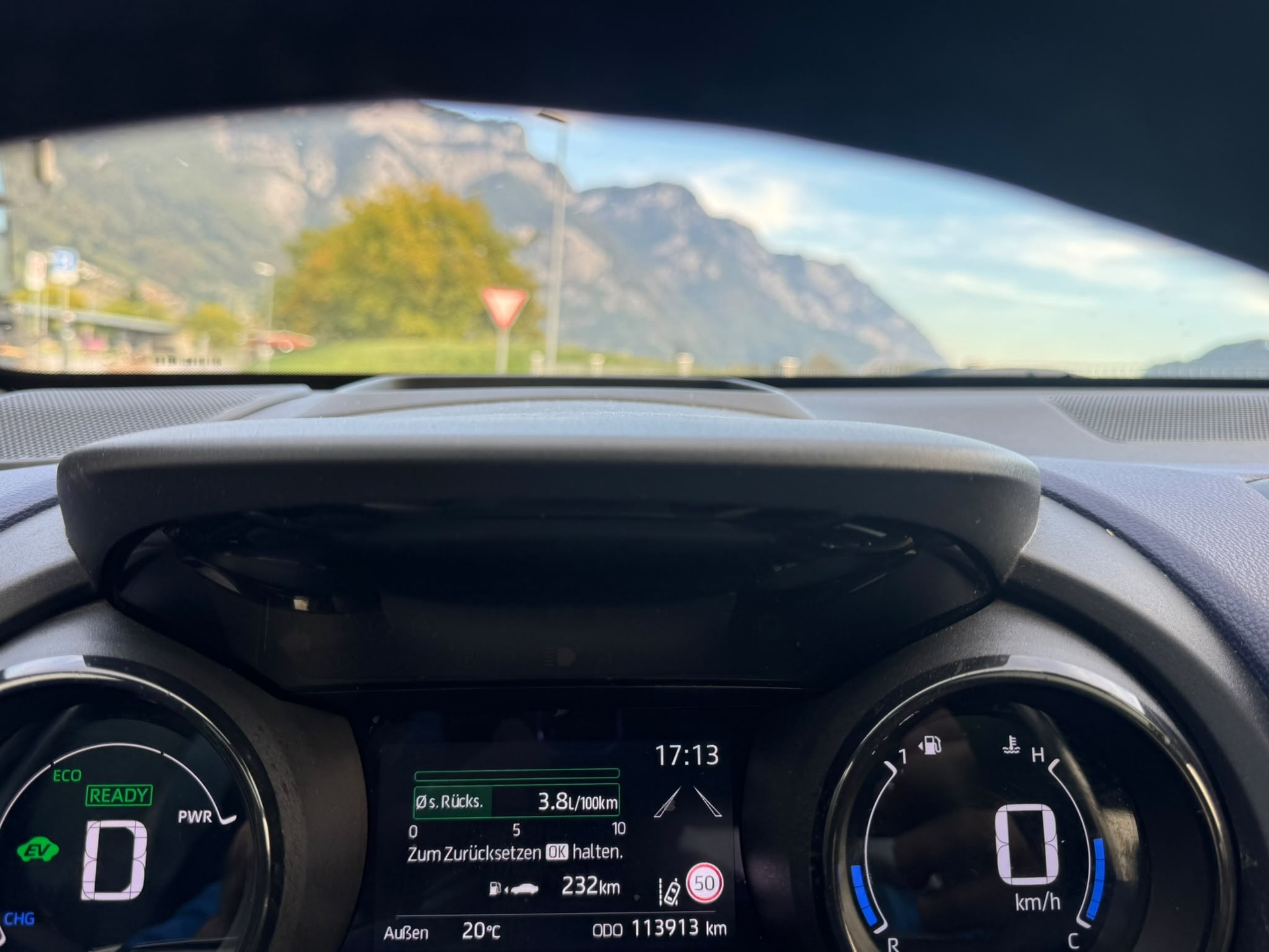 TOYOTA Yaris 1.5 GR Sport e-CVT-image-22