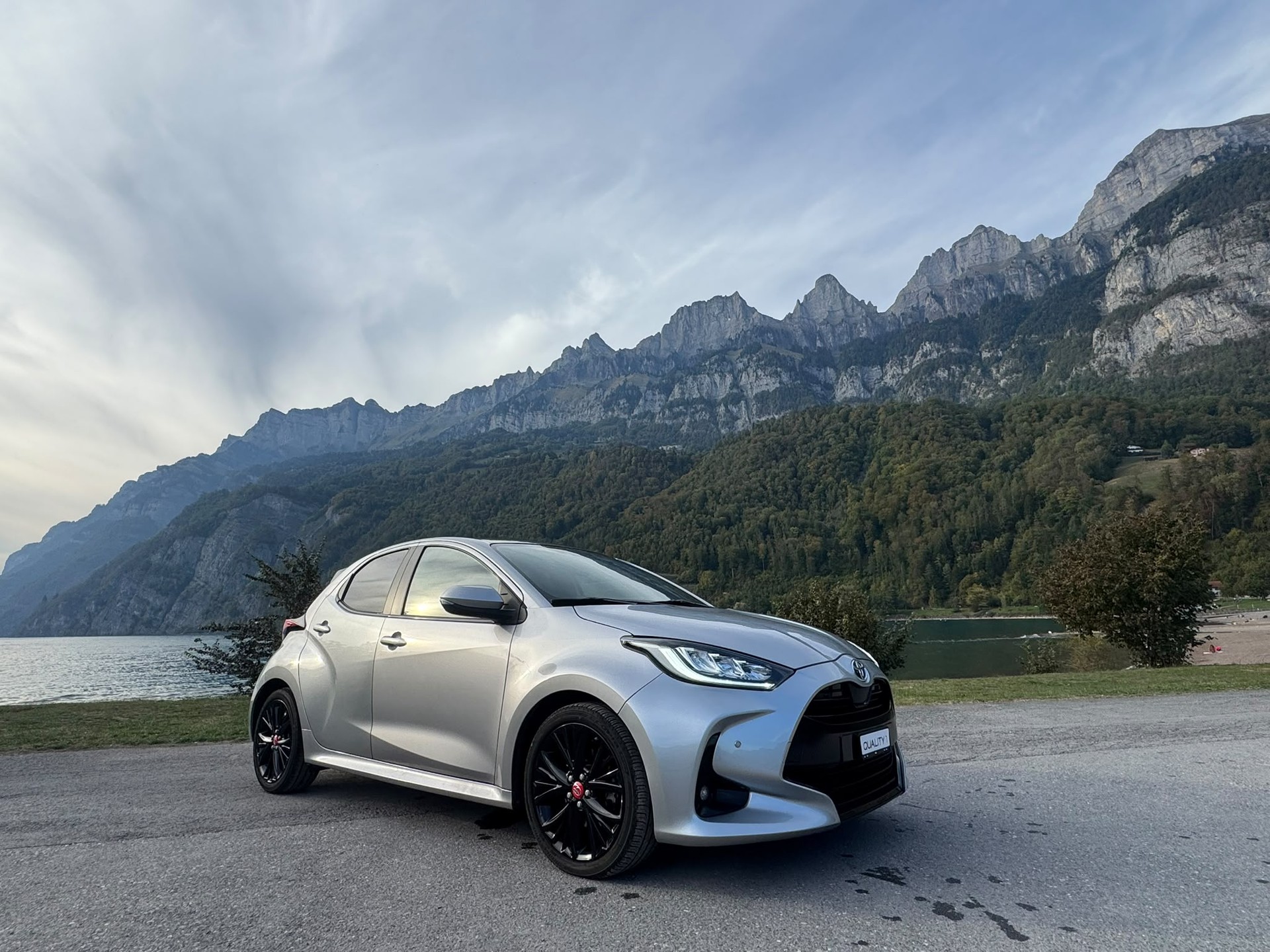 TOYOTA Yaris 1.5 GR Sport e-CVT-image-2