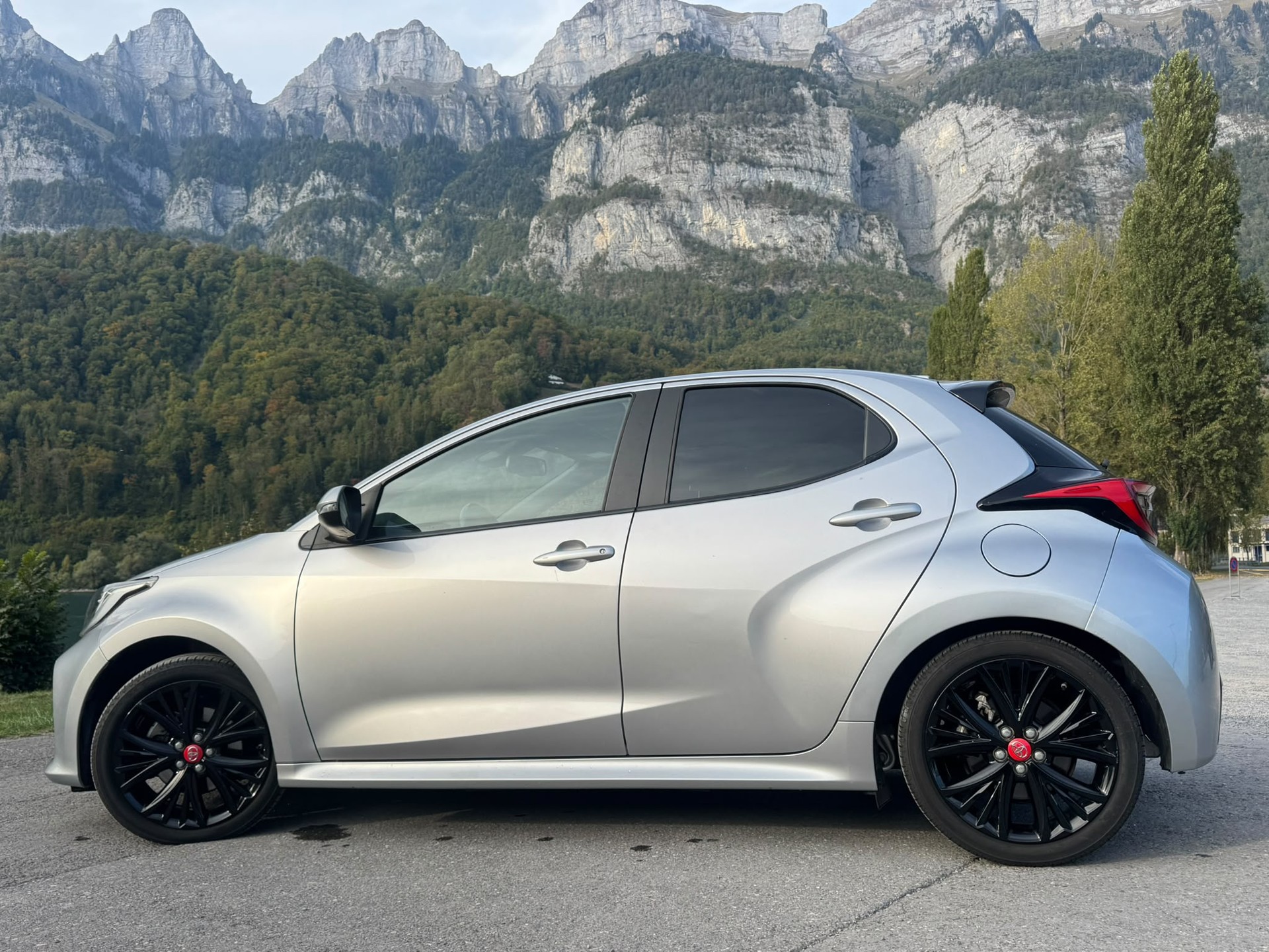 TOYOTA Yaris 1.5 GR Sport e-CVT-image-4