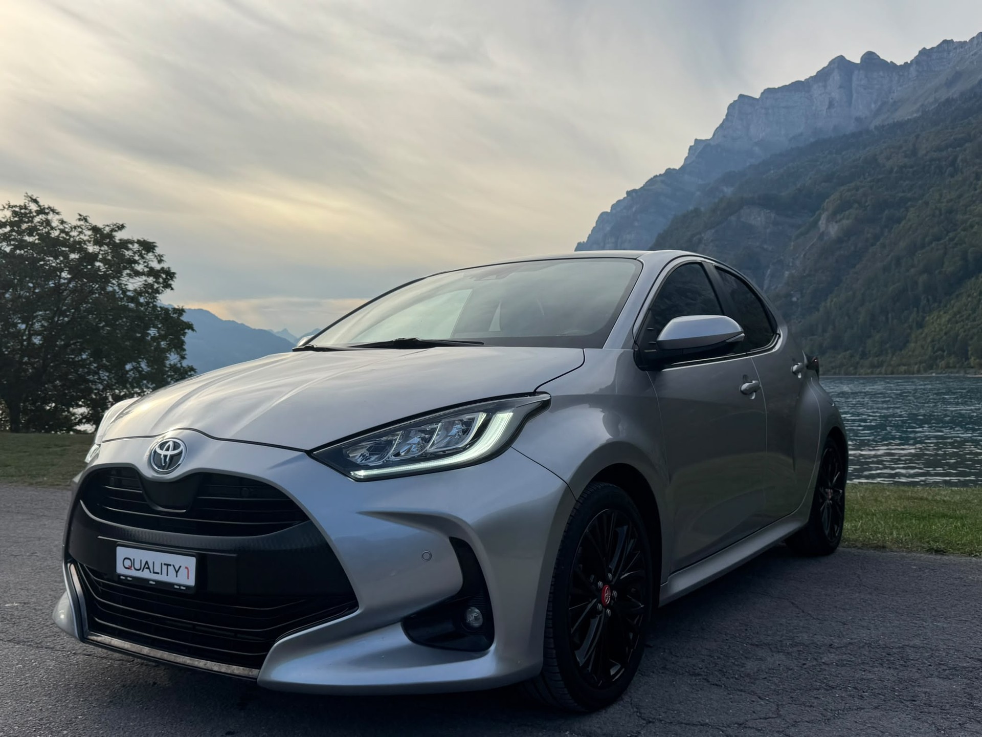 TOYOTA Yaris 1.5 GR Sport e-CVT-image-1