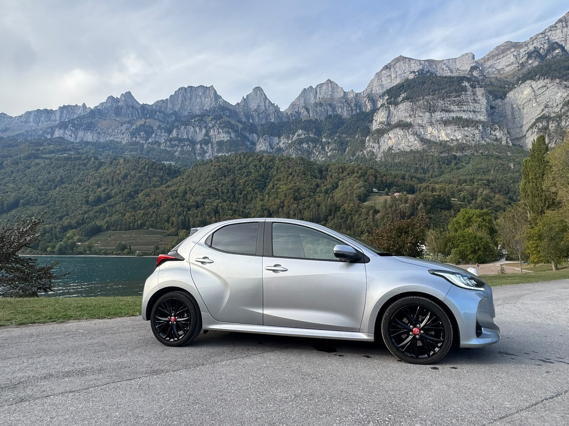 TOYOTA Yaris 1.5 GR Sport e-CVT-image-3
