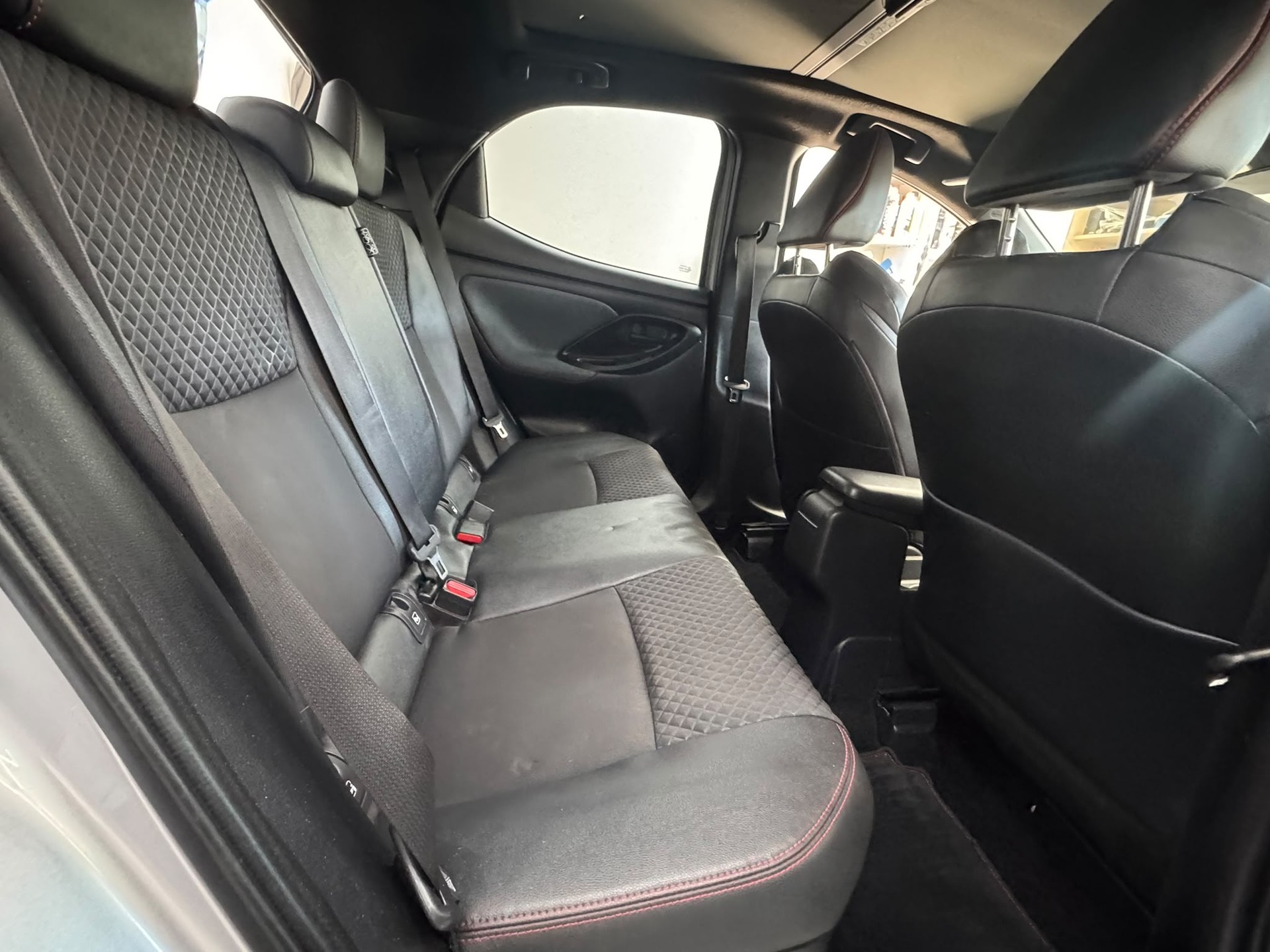 TOYOTA Yaris 1.5 GR Sport e-CVT-image-11