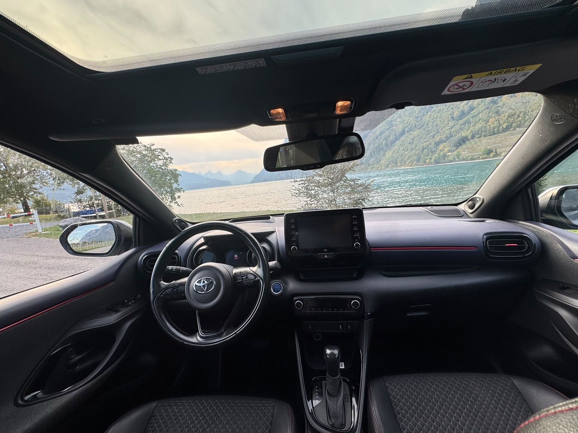 TOYOTA Yaris 1.5 GR Sport e-CVT-image-14