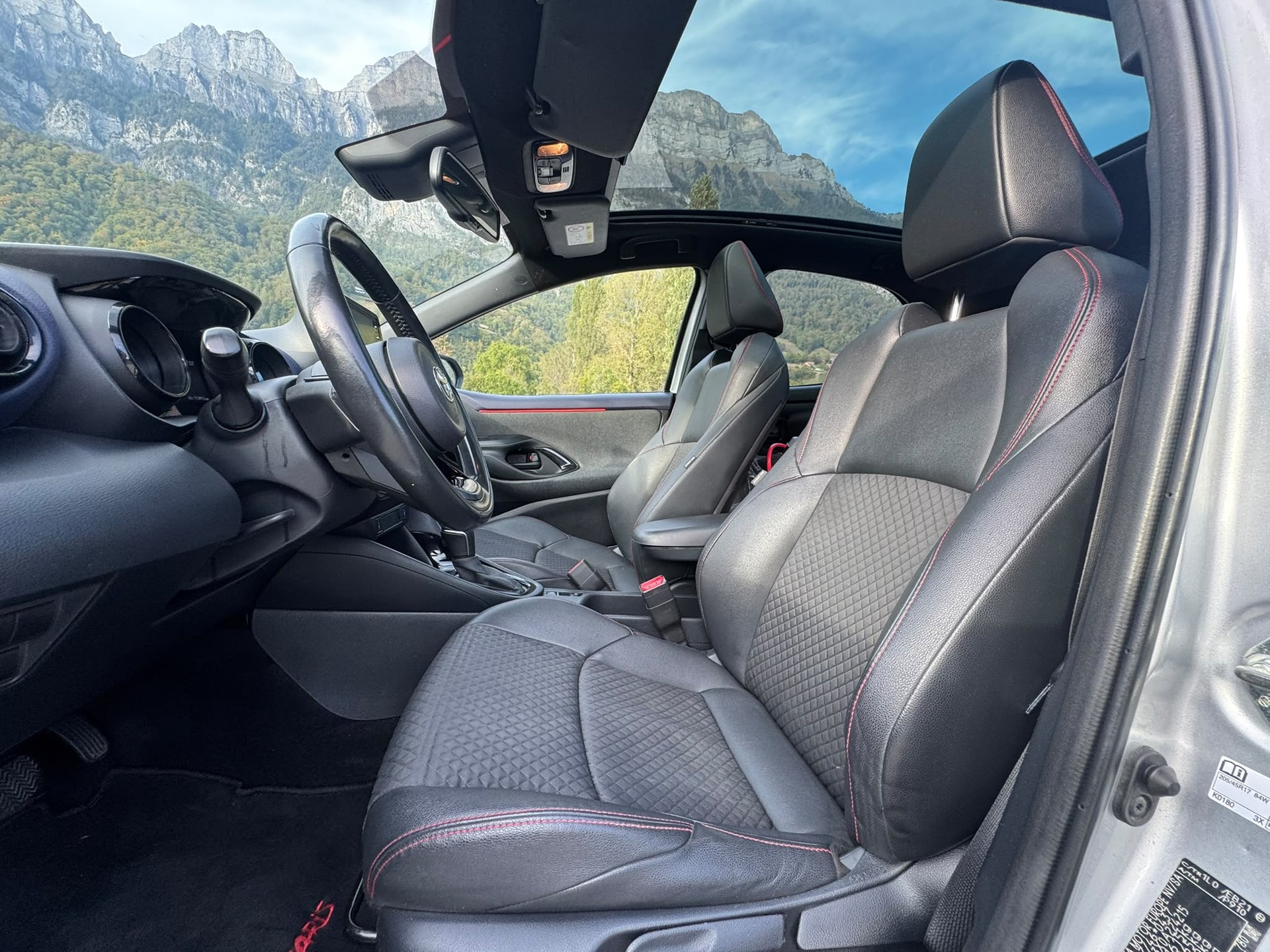TOYOTA Yaris 1.5 GR Sport e-CVT-image-19