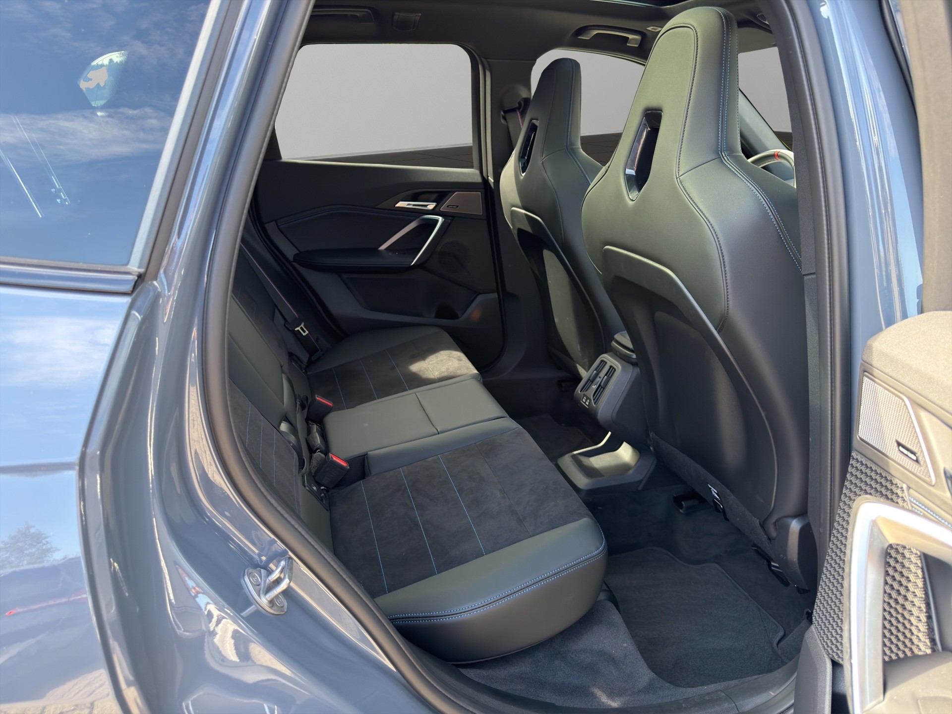 BMW X1 xDrive M35i-image-18