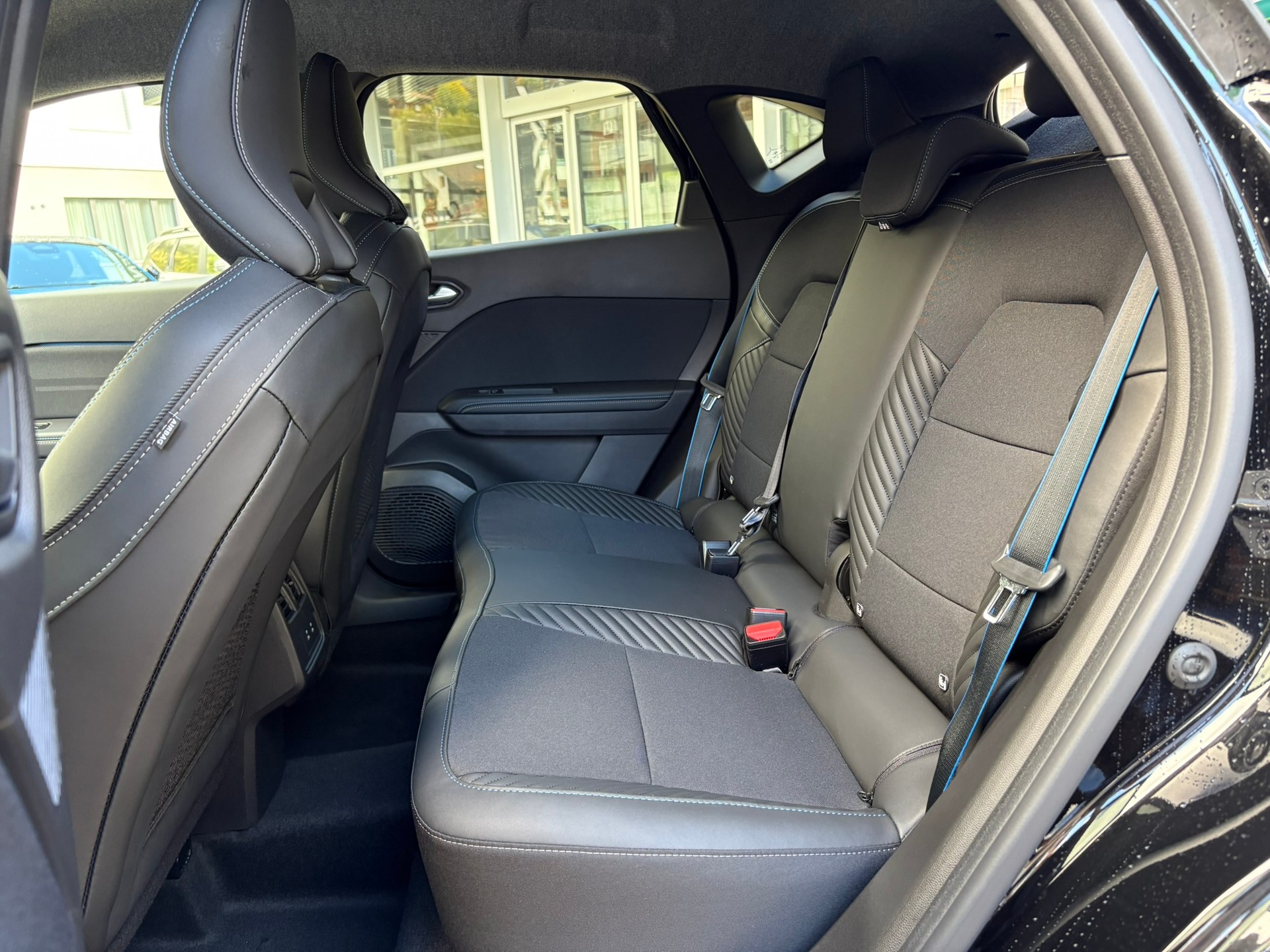 RENAULT Captur 1.8 E-Tech 160 Esprit Alpine-image-12