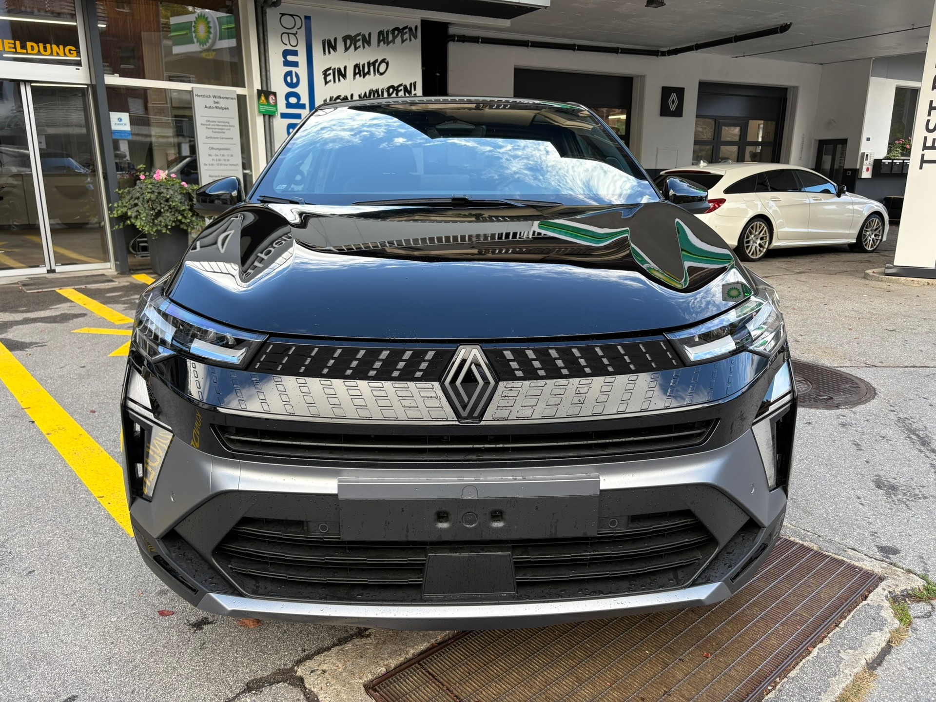 RENAULT Captur 1.8 E-Tech 160 Esprit Alpine-image-1