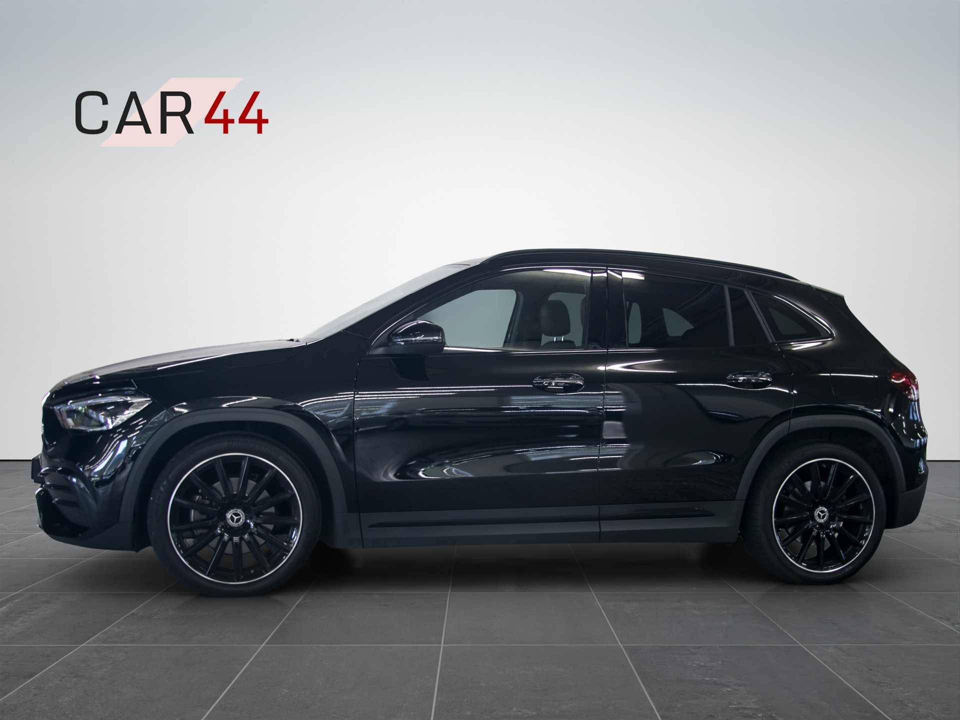 MERCEDES-BENZ GLA 220d 4Matic AMG Line 8G-DCT-image-1