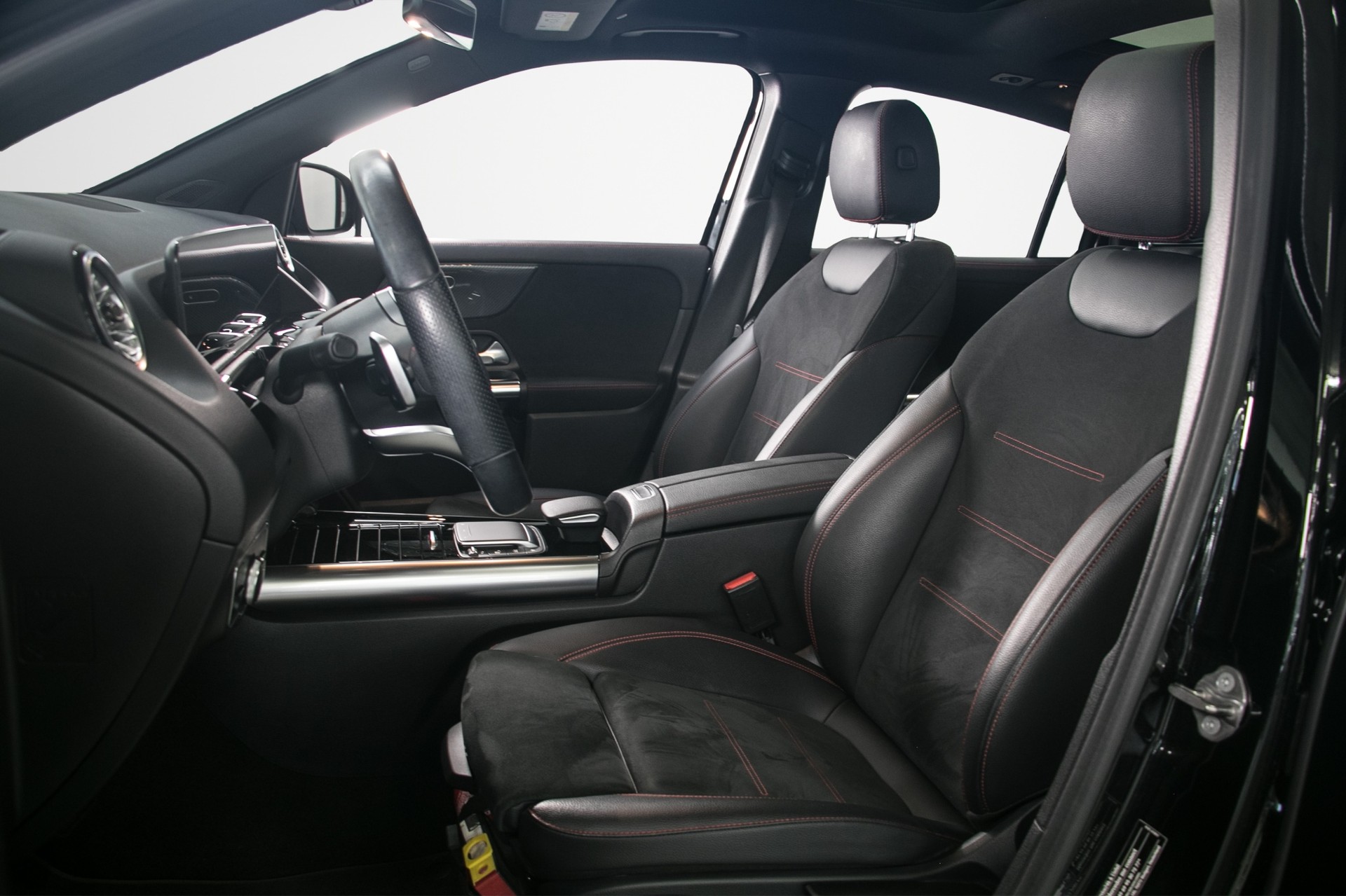 MERCEDES-BENZ GLA 220d 4Matic AMG Line 8G-DCT-image-9