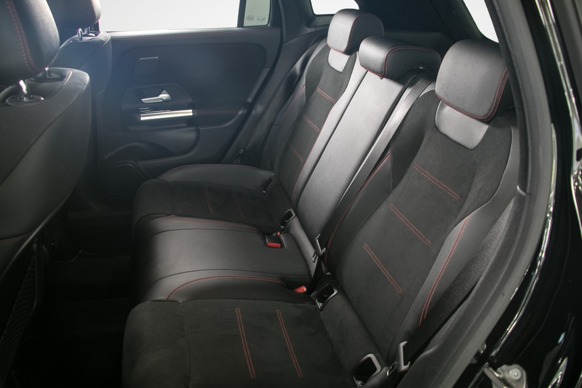 MERCEDES-BENZ GLA 220d 4Matic AMG Line 8G-DCT-image-10