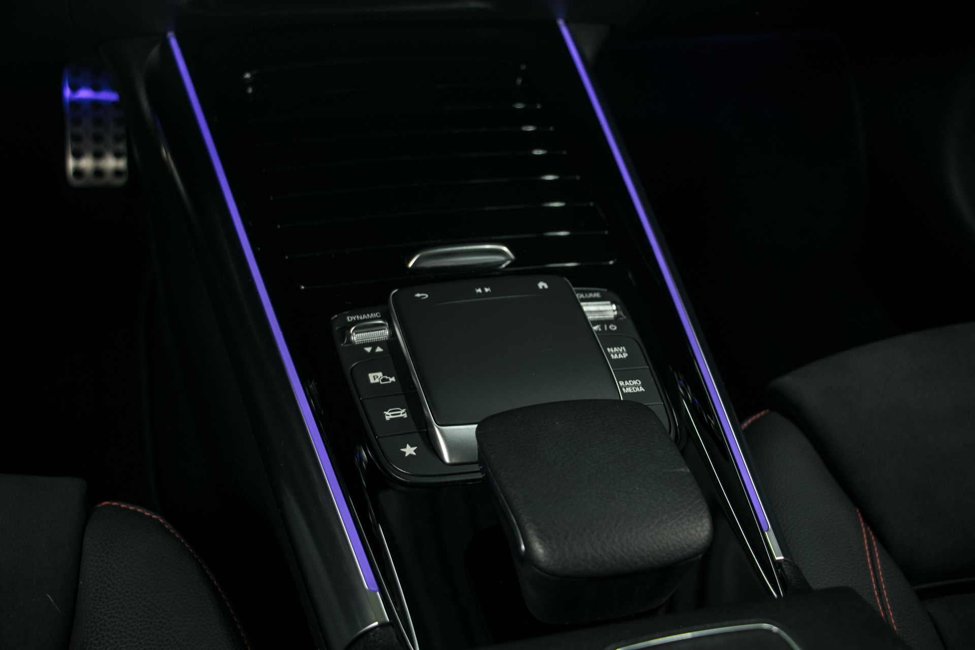 MERCEDES-BENZ GLA 220d 4Matic AMG Line 8G-DCT-image-8