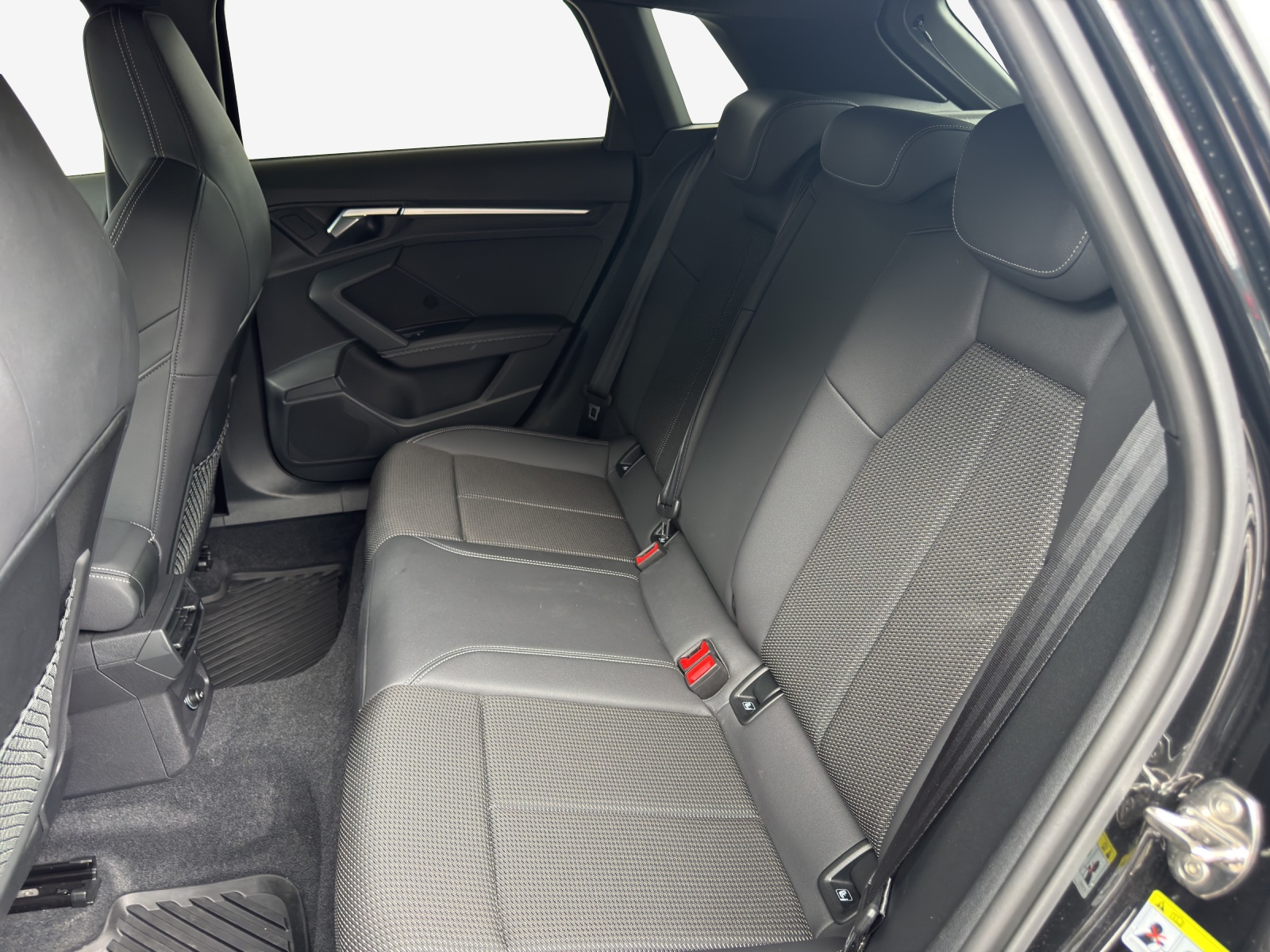 AUDI A3 Sportback 40 TFSI S line quattro S-tronic-image-11