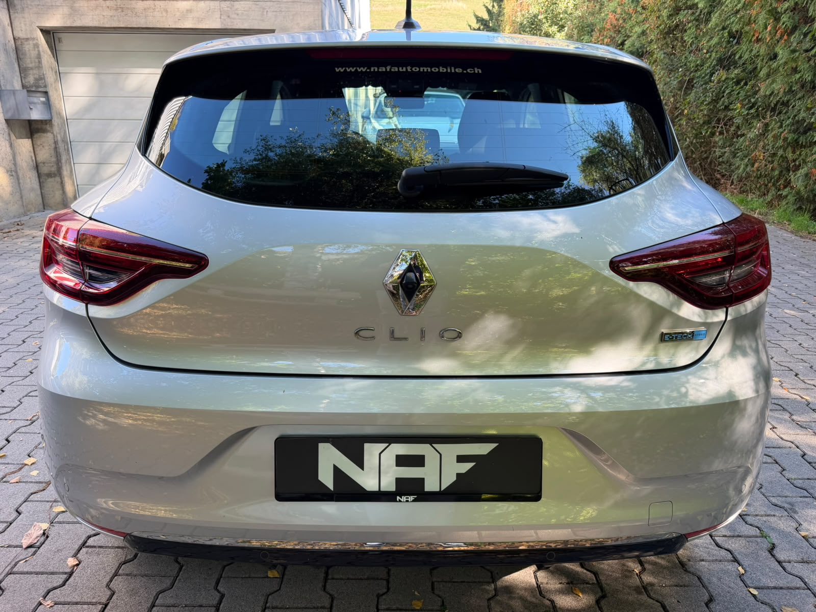 RENAULT Clio 1.6 E-Tech Intens-showroom-element-3