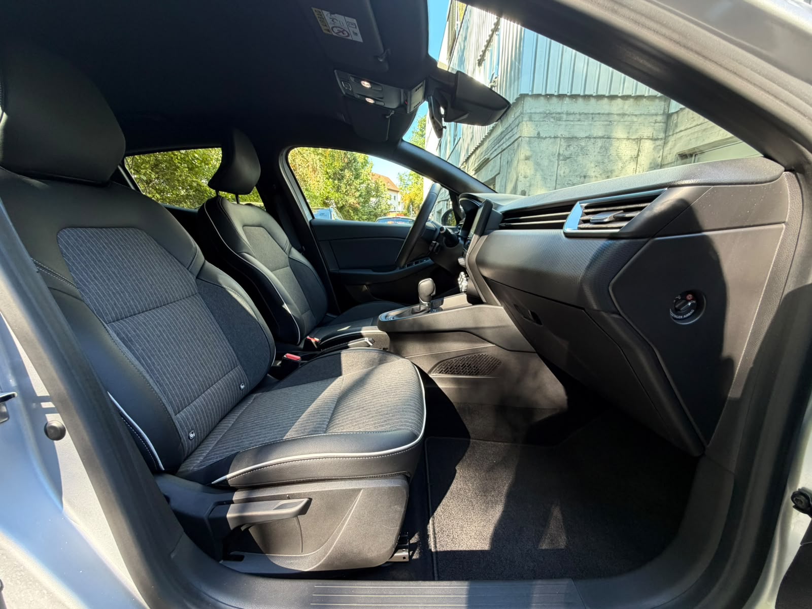 RENAULT Clio 1.6 E-Tech Intens-image-13