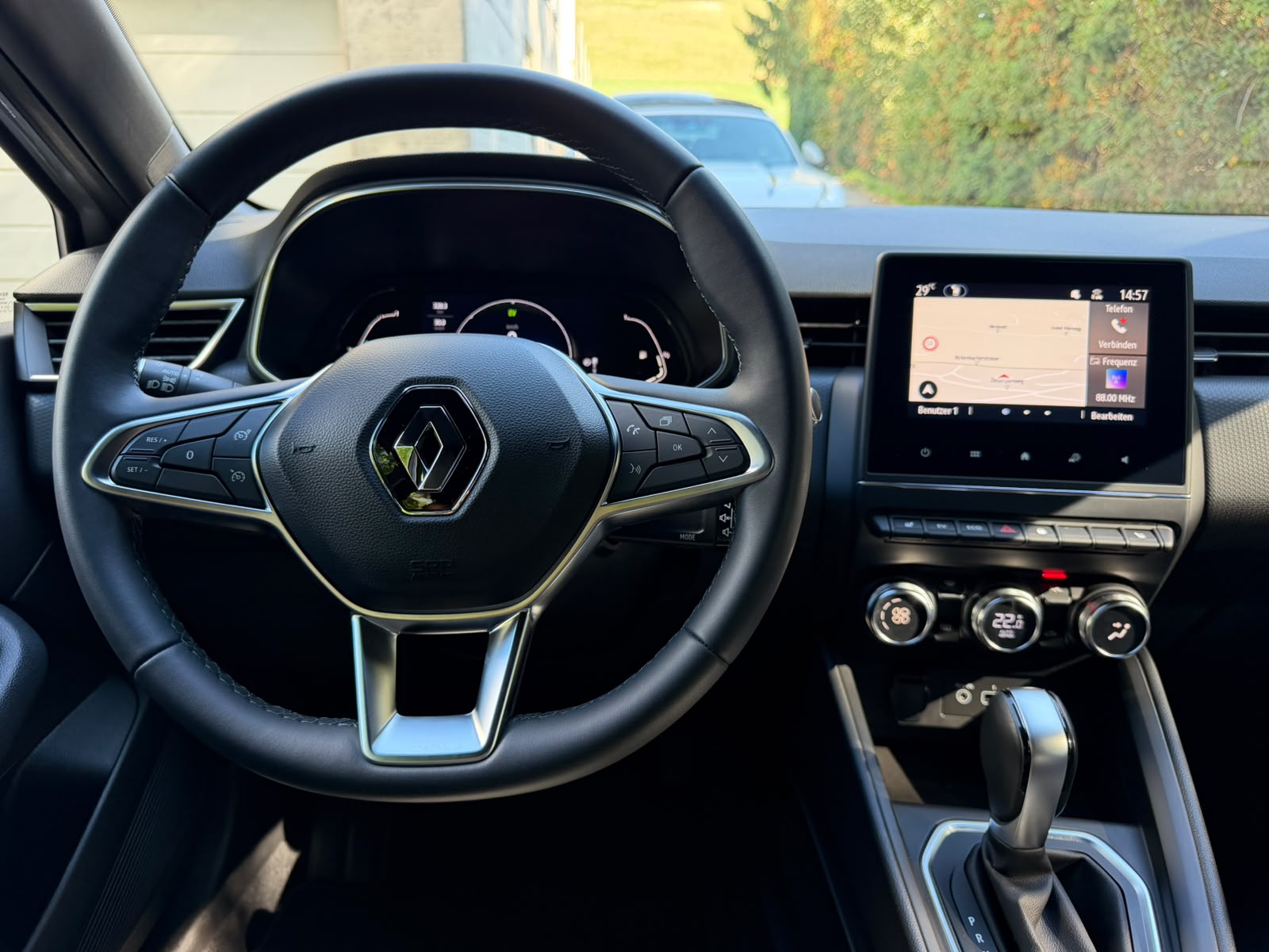 RENAULT Clio 1.6 E-Tech Intens-image-11