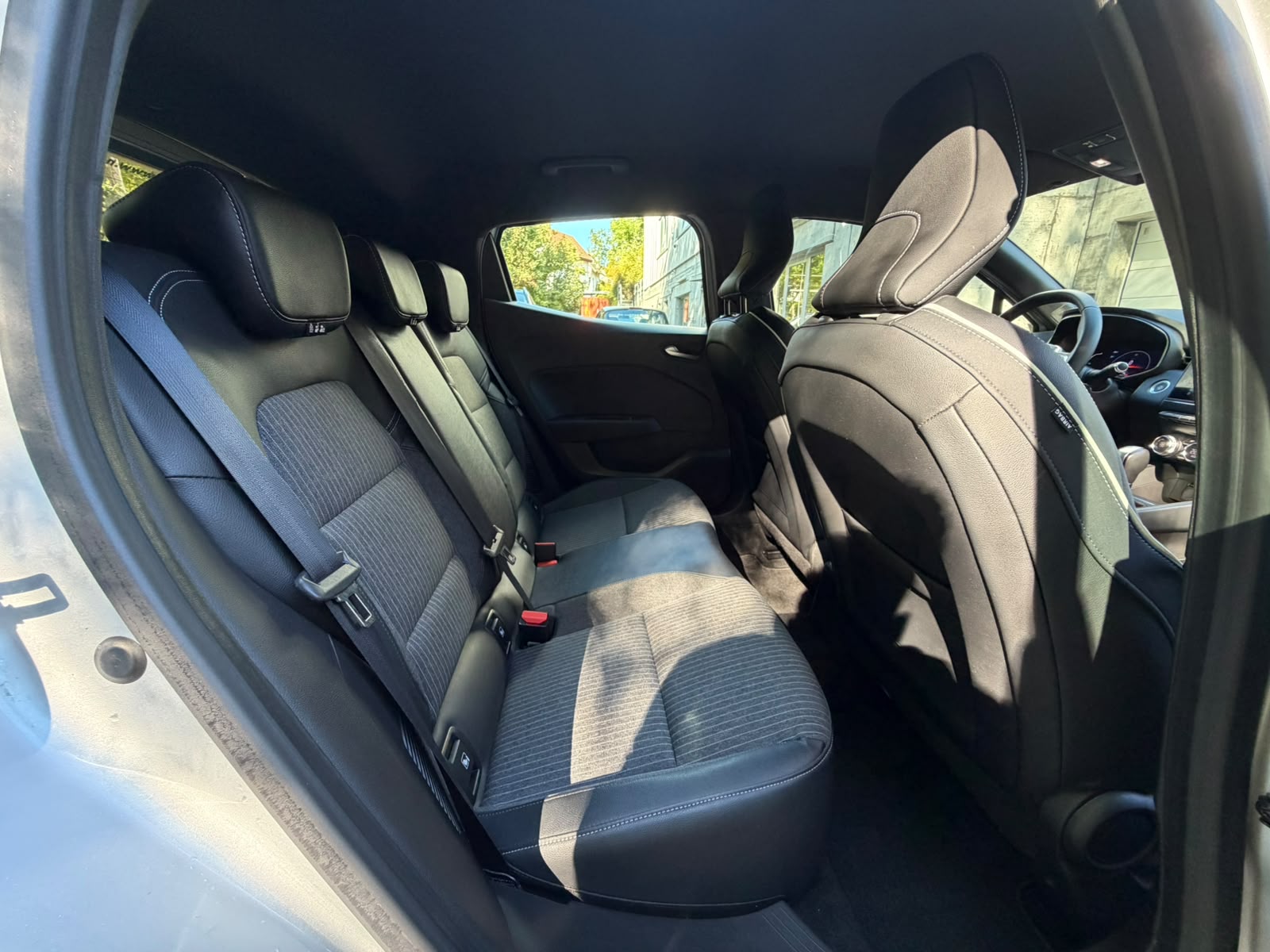 RENAULT Clio 1.6 E-Tech Intens-image-19