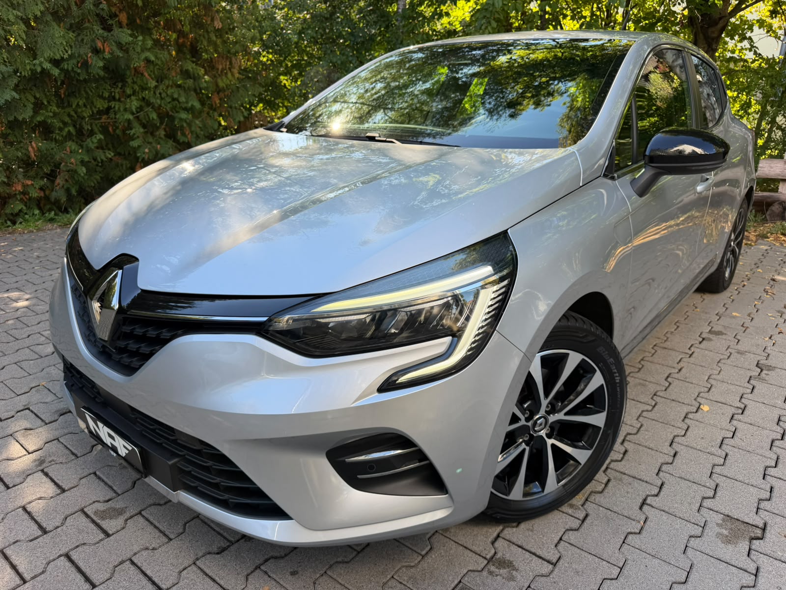 RENAULT Clio 1.6 E-Tech Intens