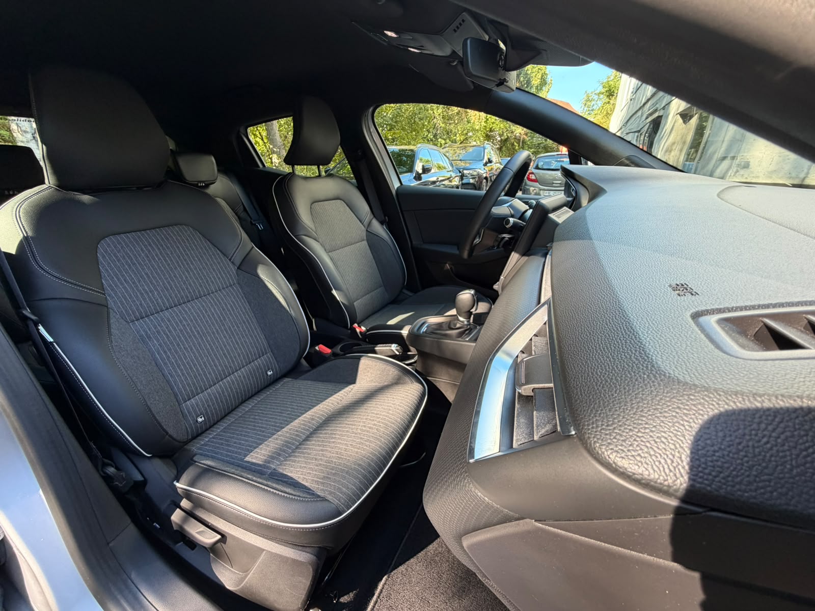 RENAULT Clio 1.6 E-Tech Intens-image-14