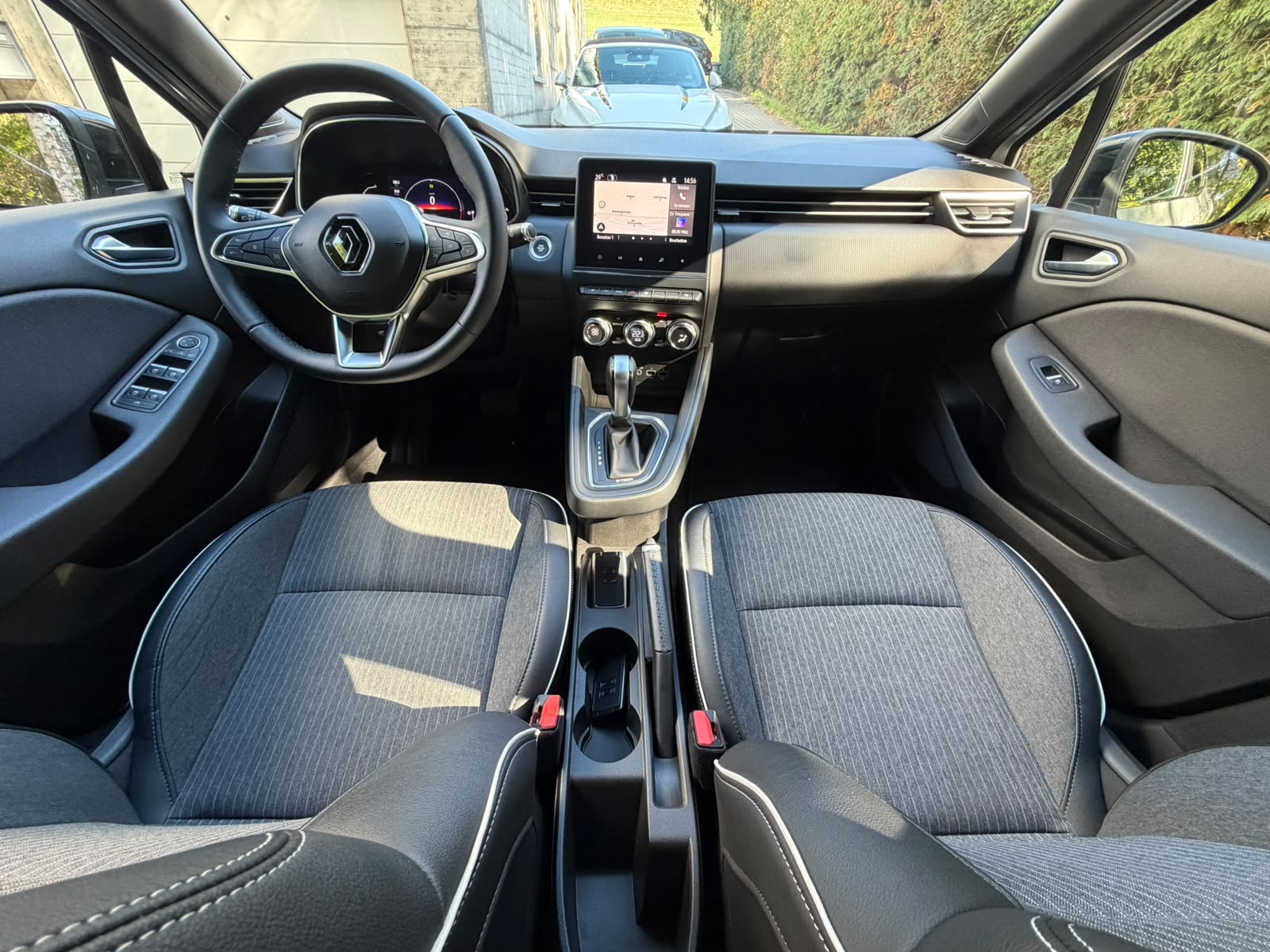 RENAULT Clio 1.6 E-Tech Intens-image-10