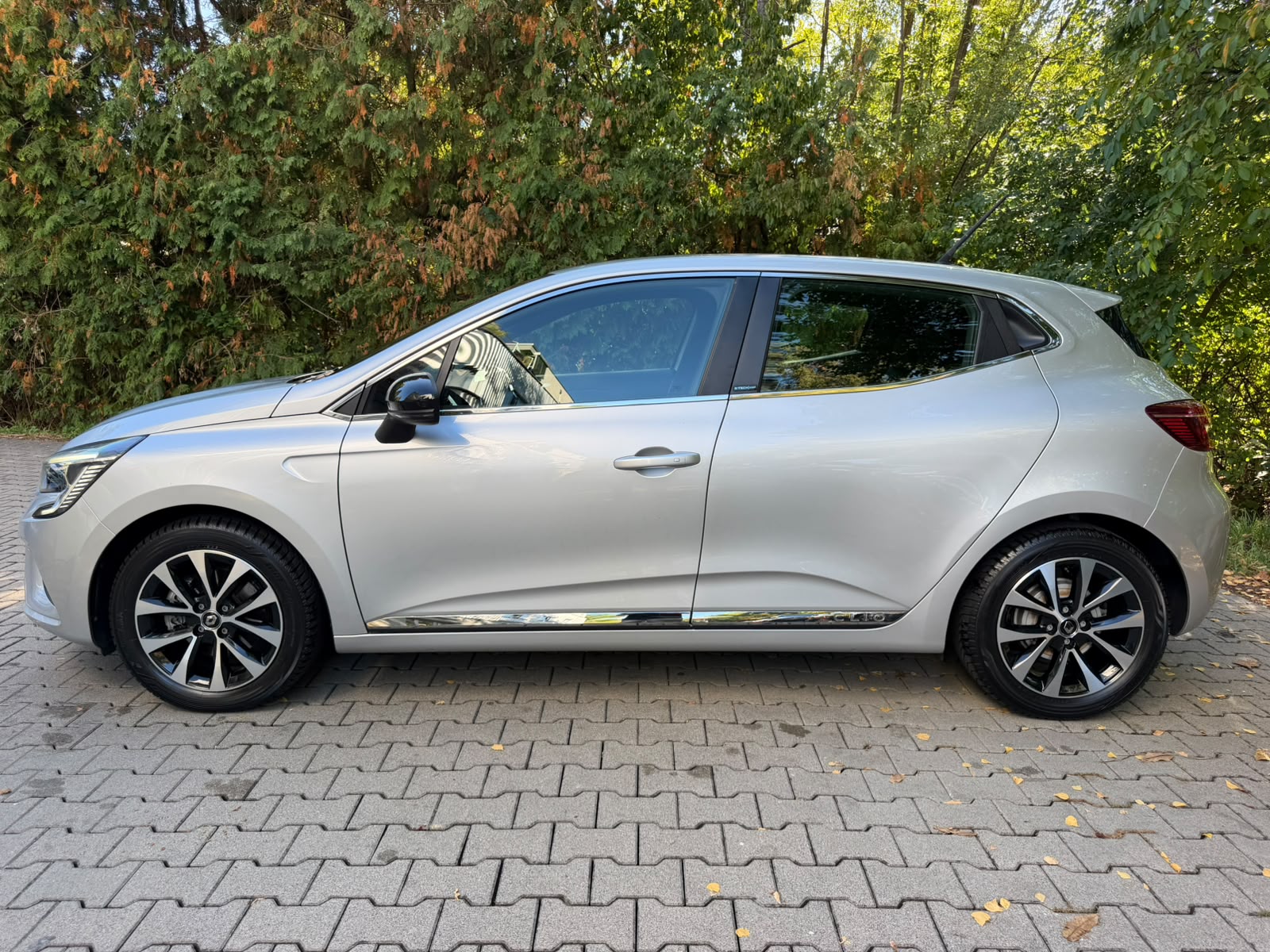 RENAULT Clio 1.6 E-Tech Intens-showroom-element-1