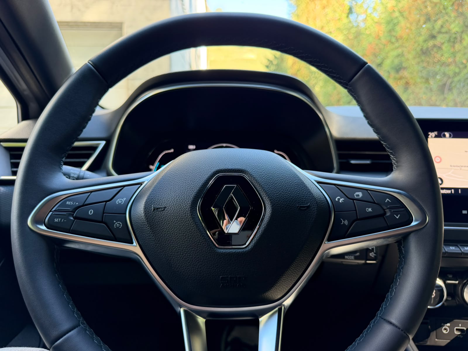RENAULT Clio 1.6 E-Tech Intens-image-12