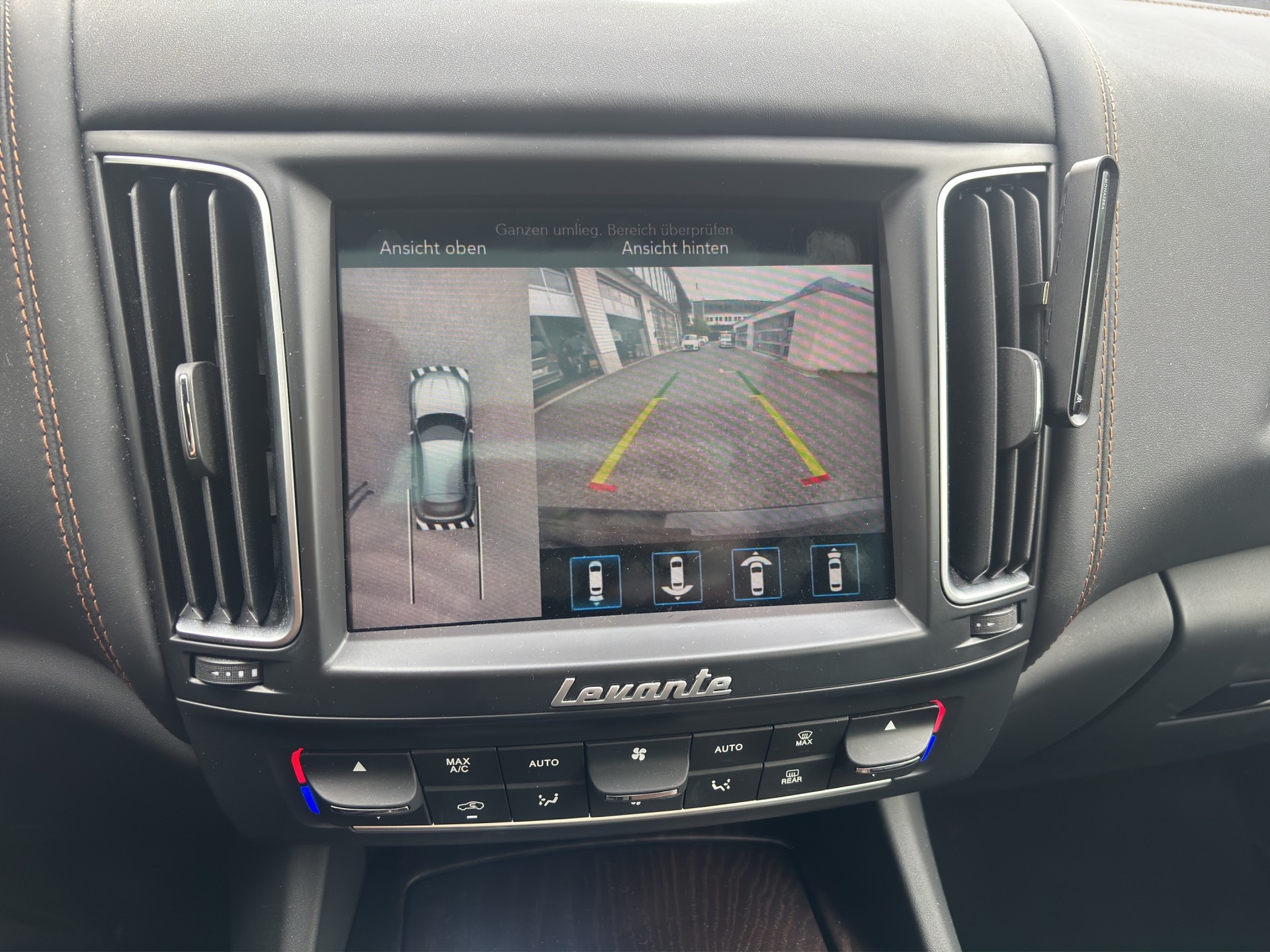 MASERATI Levante S 3.0 V6 GranSport Automatica-image-14