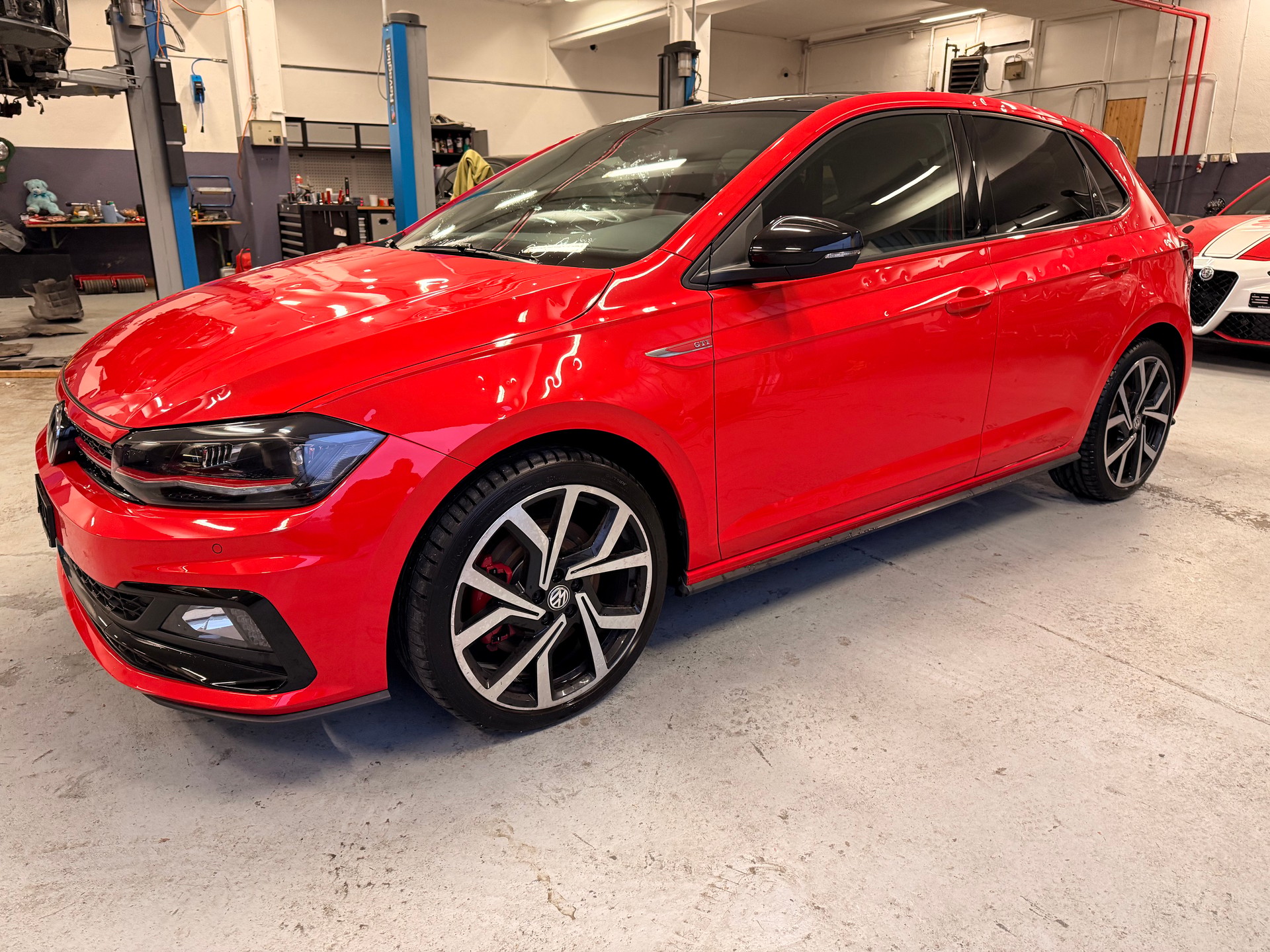 VW Polo 2.0 TSI GTI DSG-image-2