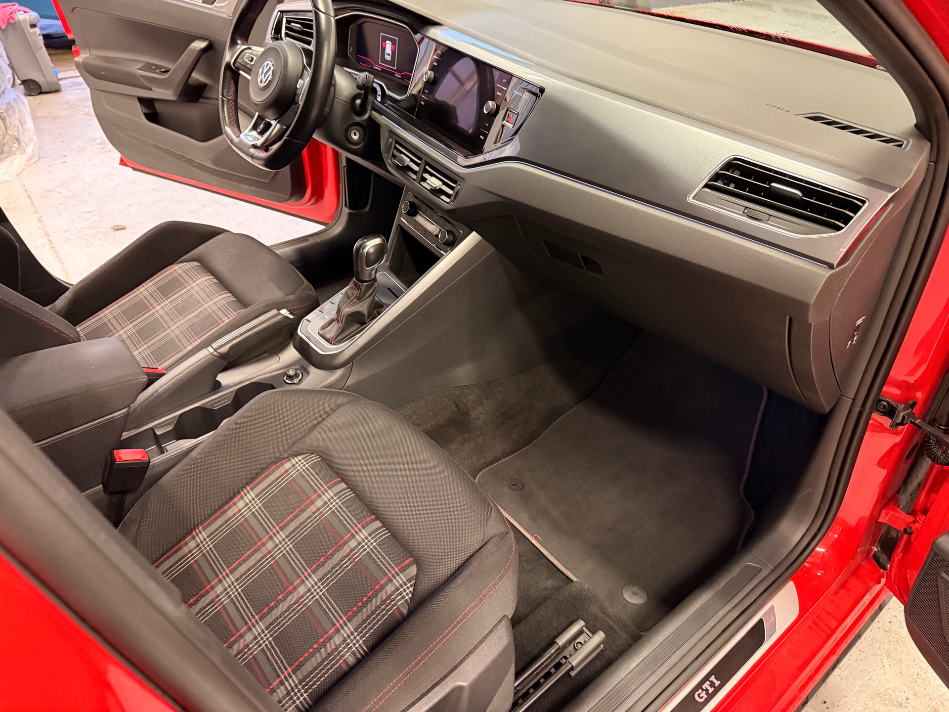 VW Polo 2.0 TSI GTI DSG-image-13
