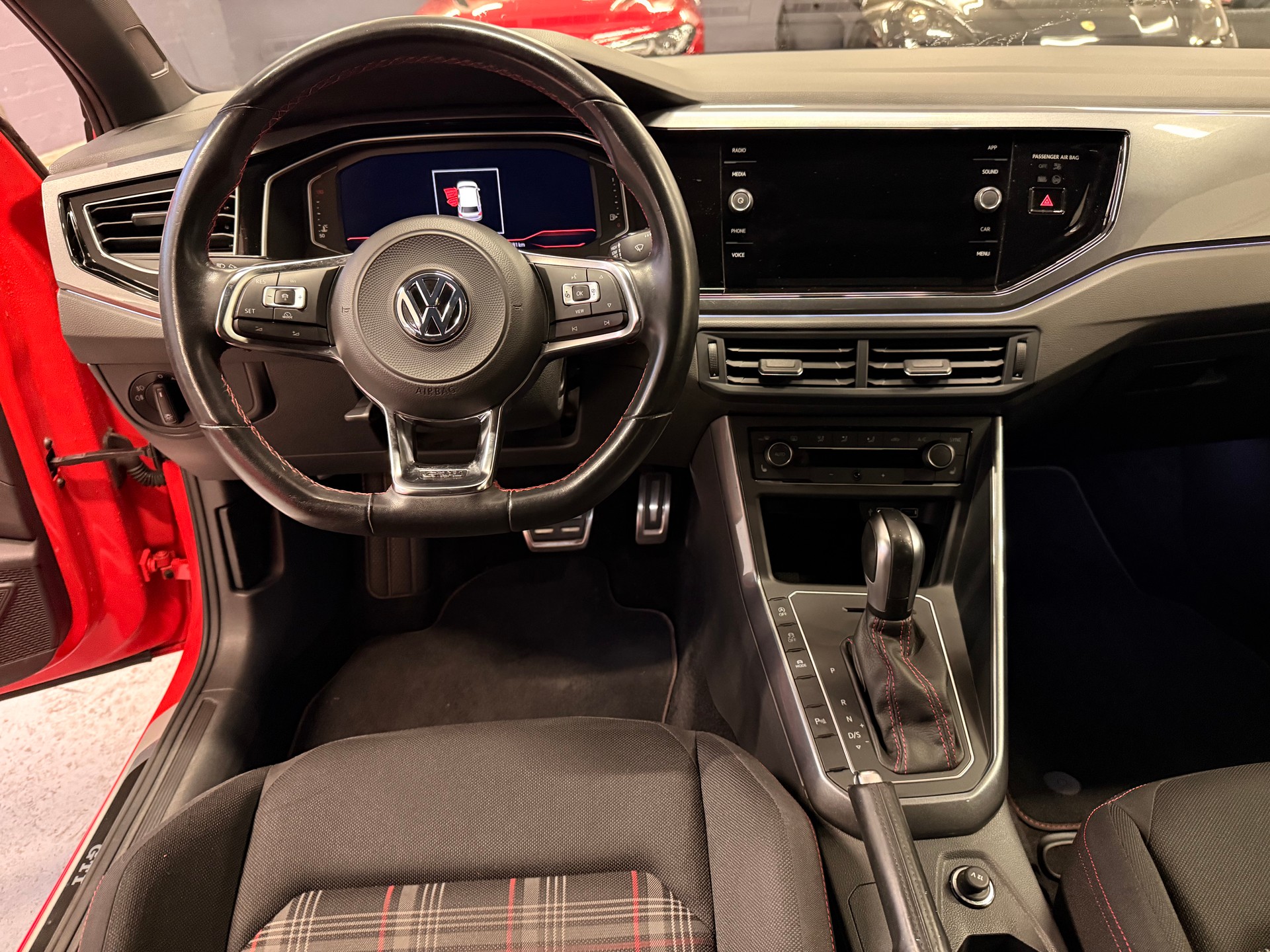 VW Polo 2.0 TSI GTI DSG-image-12