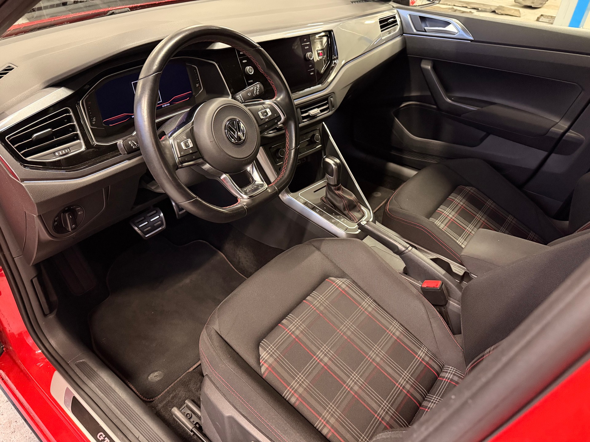 VW Polo 2.0 TSI GTI DSG-image-11