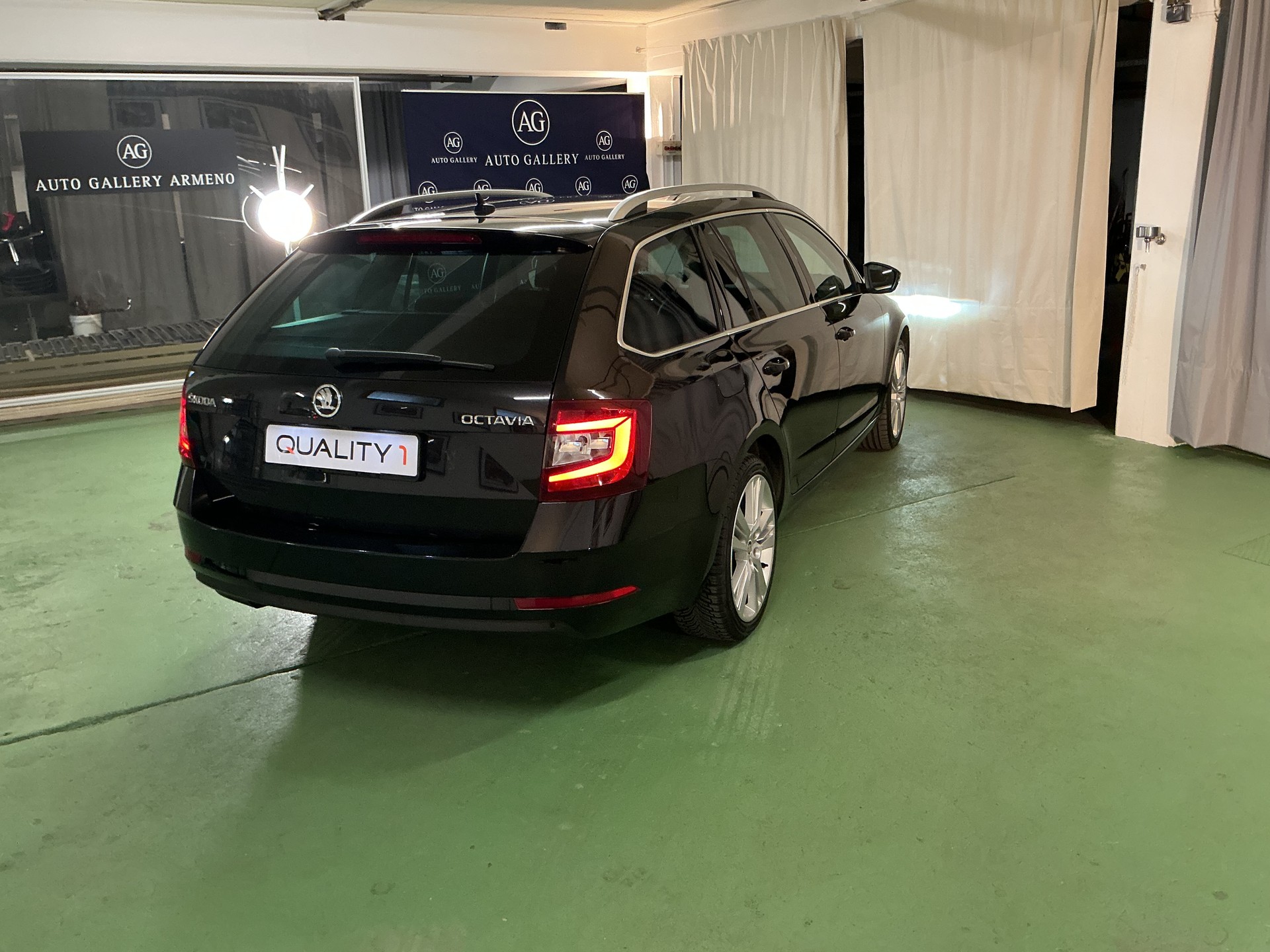 SKODA Octavia Combi 2.0 TDI Style DSG-image-3