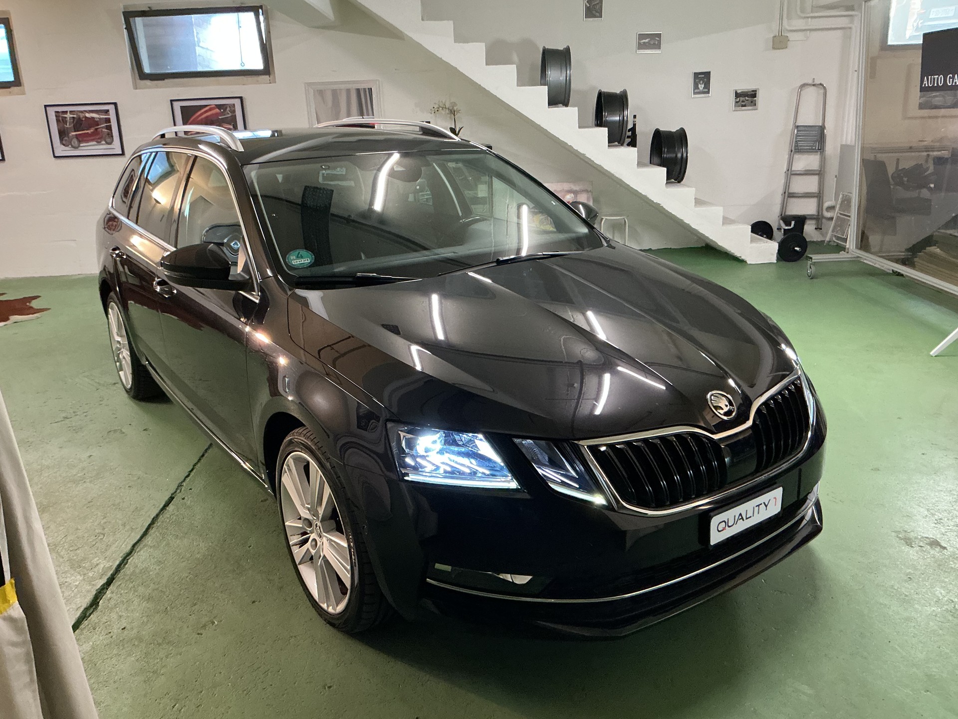 SKODA Octavia Combi 2.0 TDI Style DSG-image-6