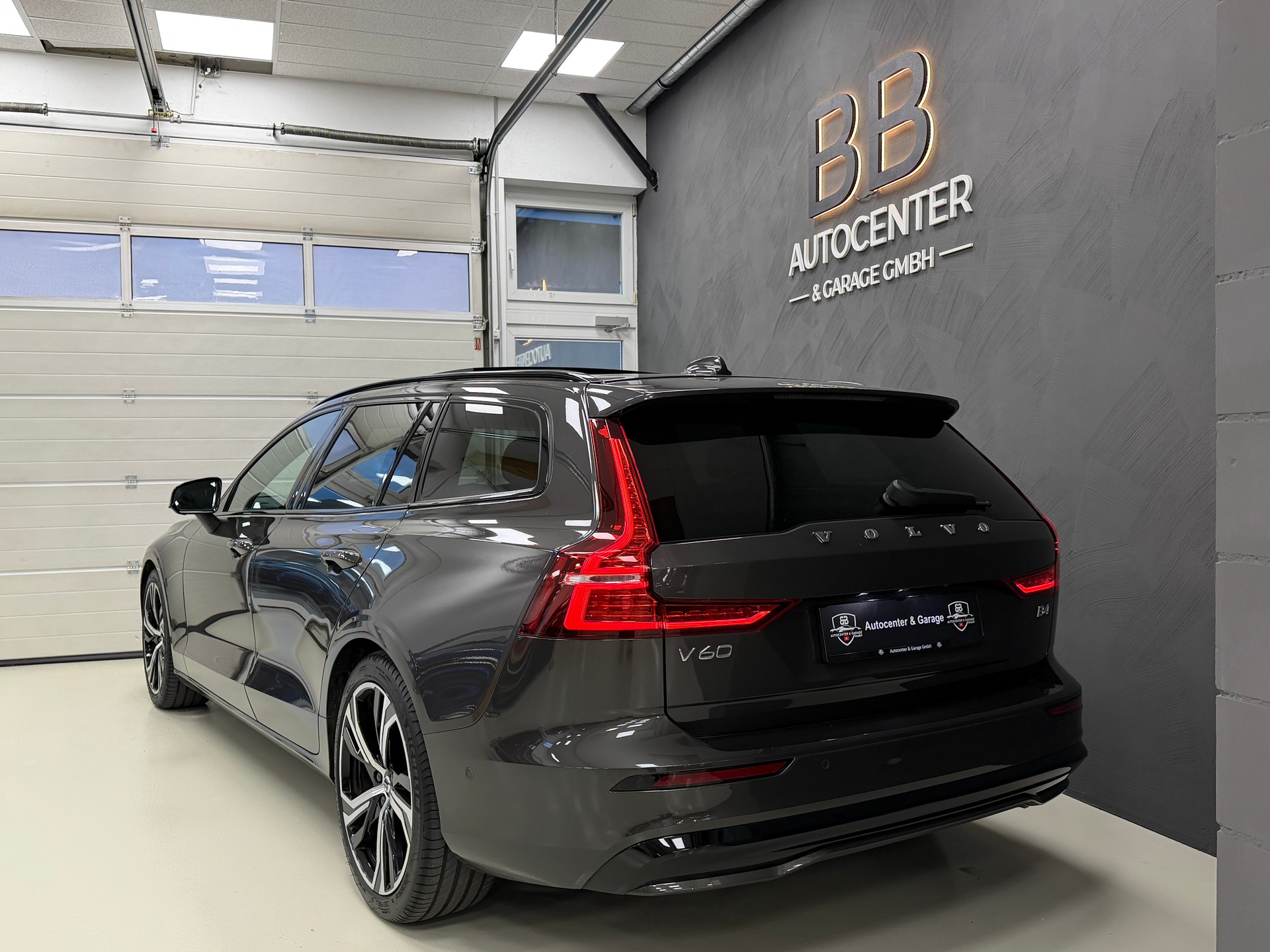 VOLVO V60 B4 Benzin Mild Hybrid Ultra Dark DCT-image-5