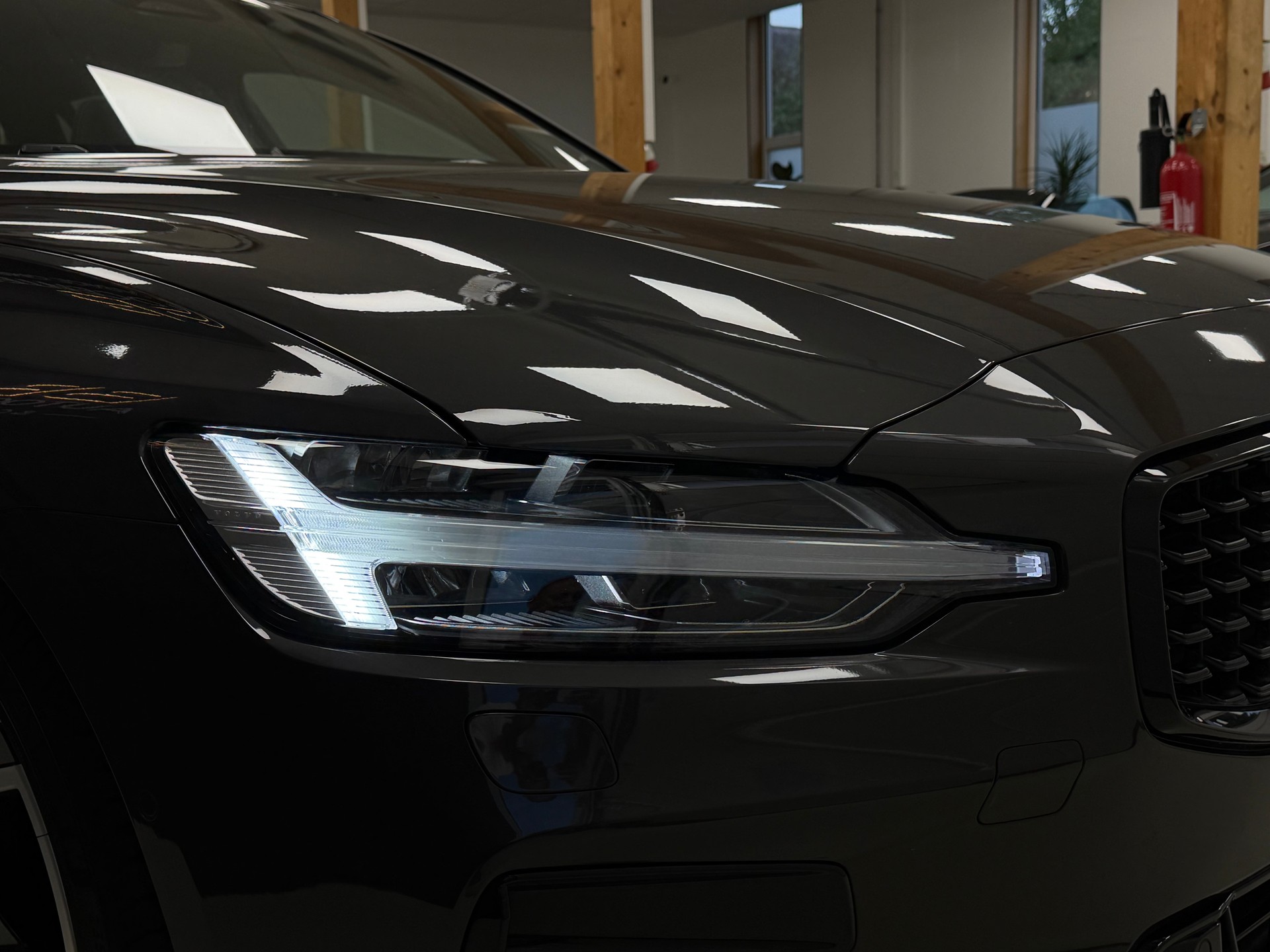 VOLVO V60 B4 Benzin Mild Hybrid Ultra Dark DCT-image-10