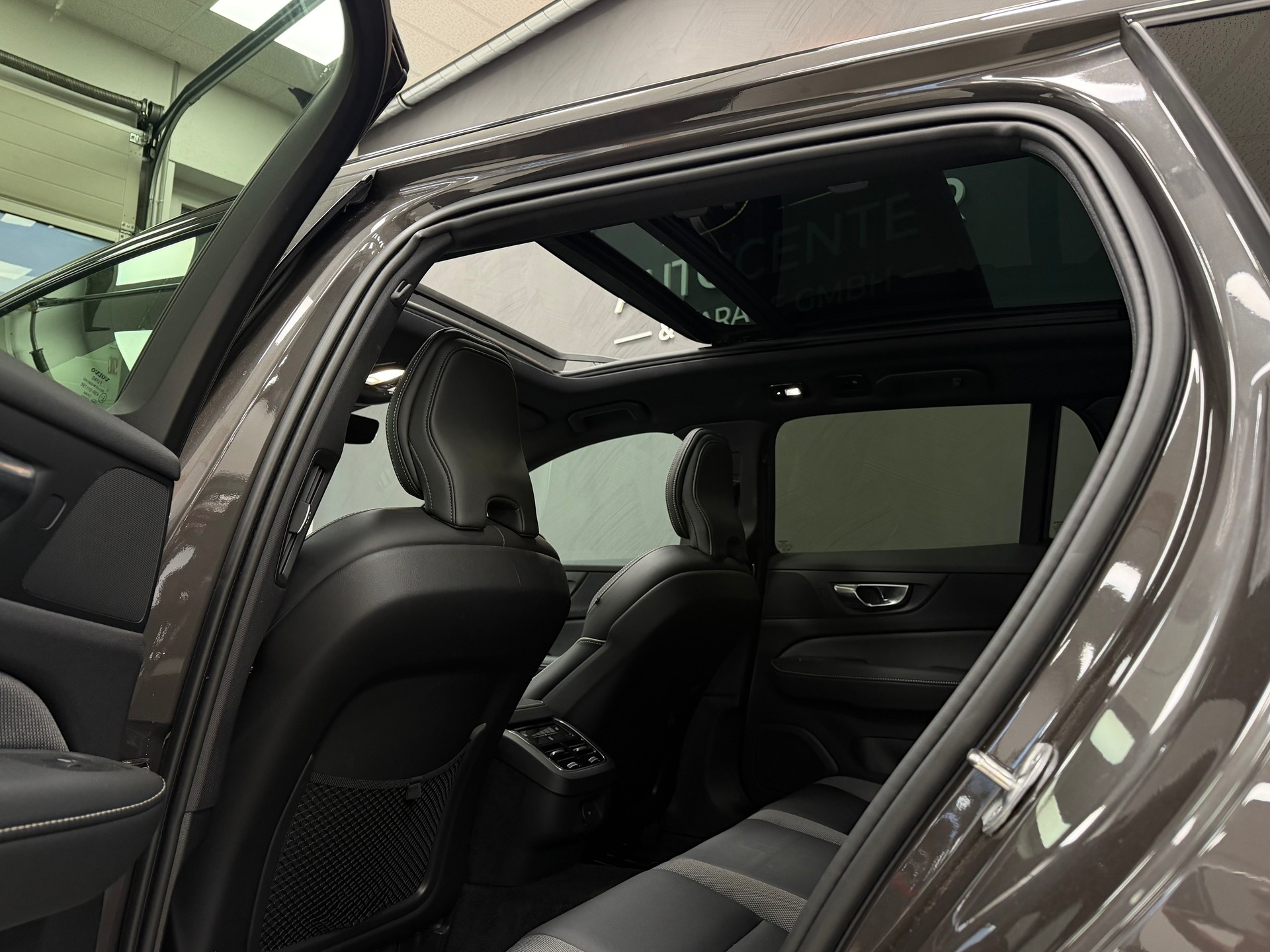 VOLVO V60 B4 Benzin Mild Hybrid Ultra Dark DCT-image-16