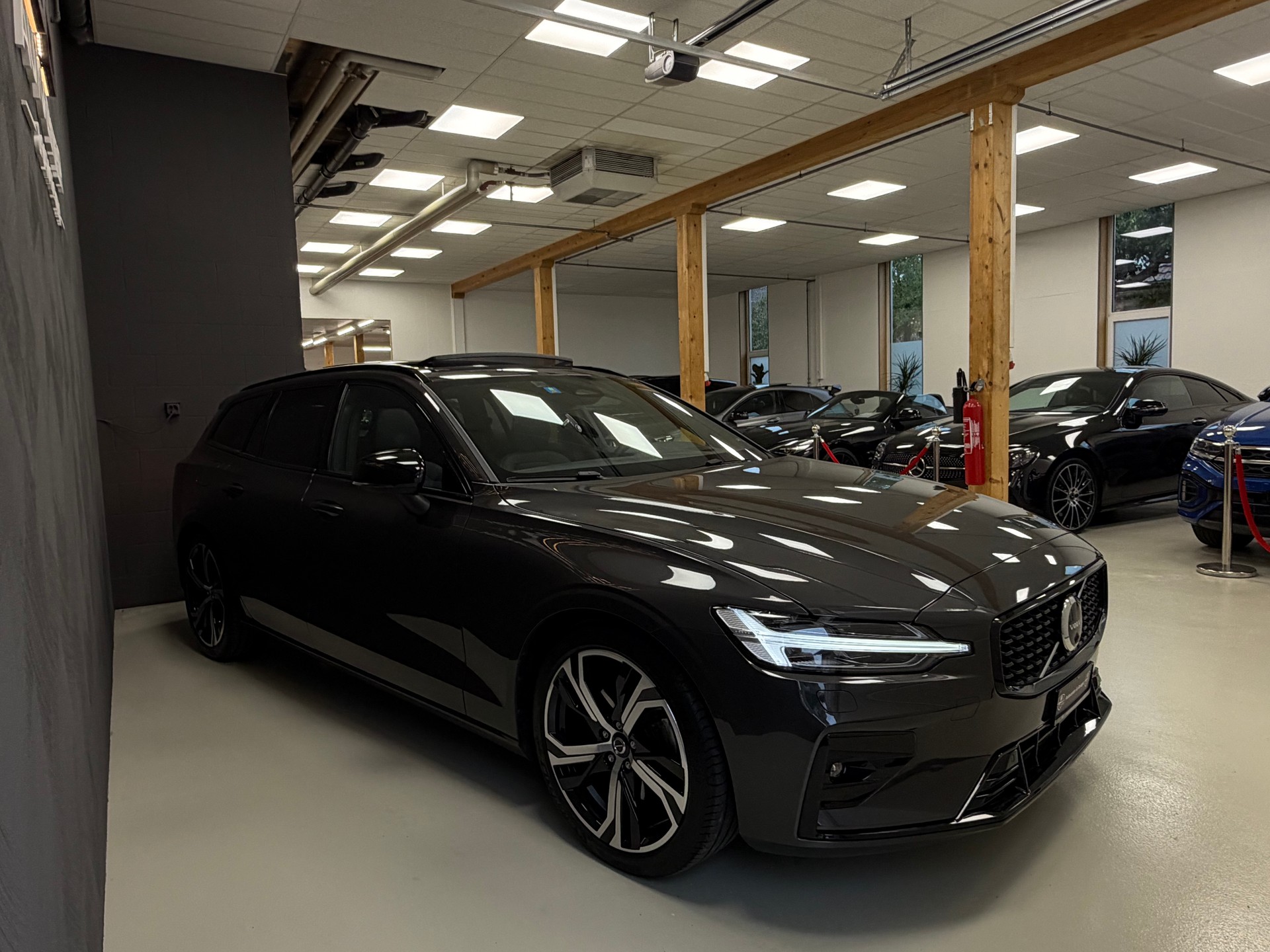 VOLVO V60 B4 Benzin Mild Hybrid Ultra Dark DCT-image-6
