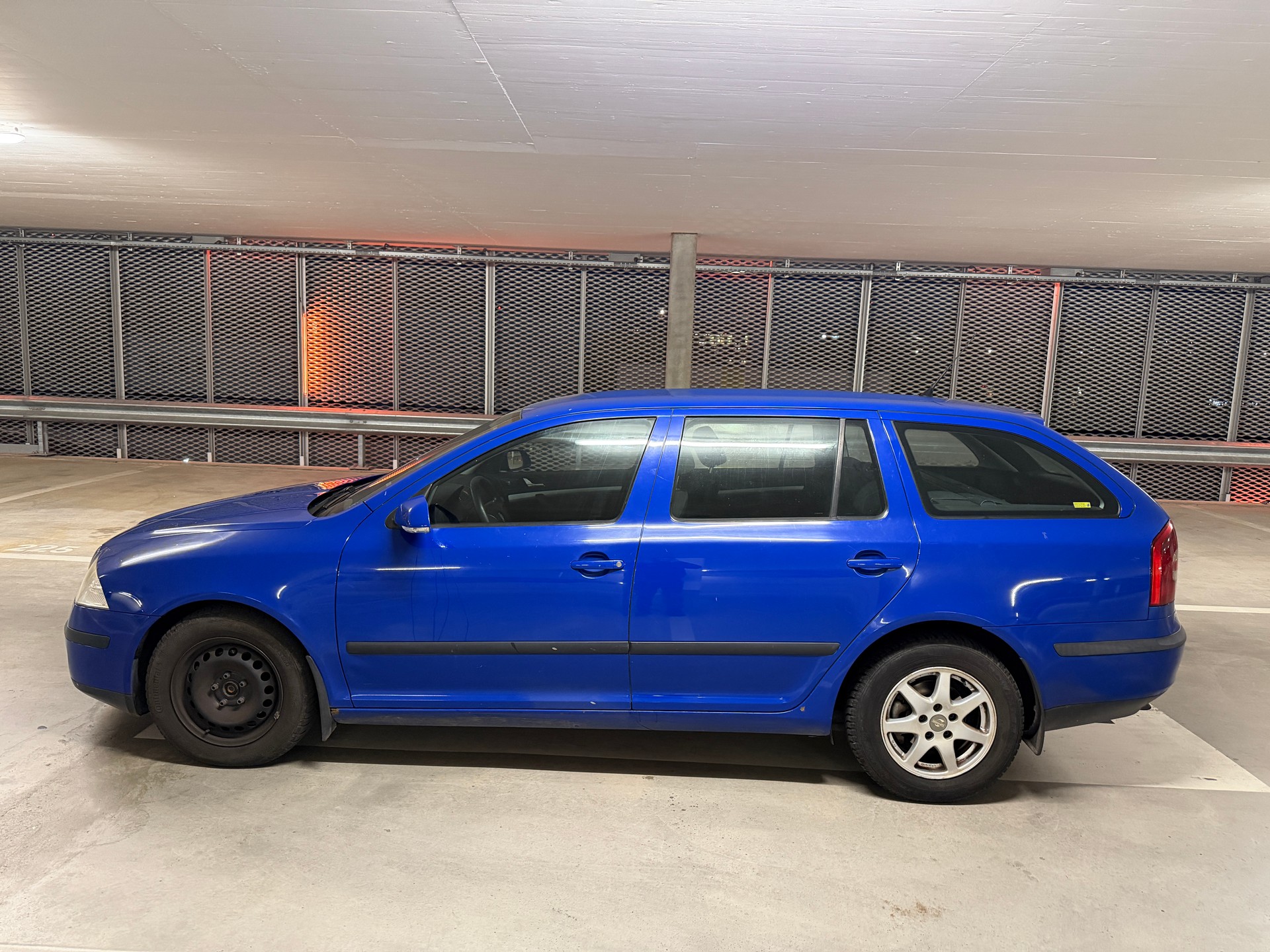 SKODA Octavia 1.9 TDI Swiss Adventure 4x4 --image-5