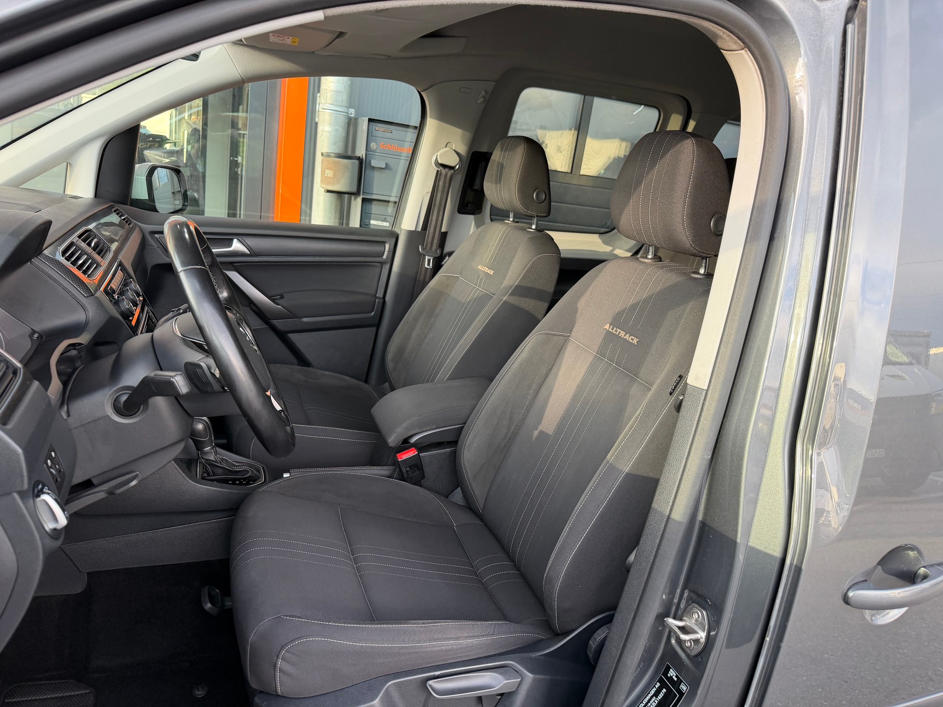 VW Caddy 2.0TDI 4Motion BlueMotion Technology DSG-image-9