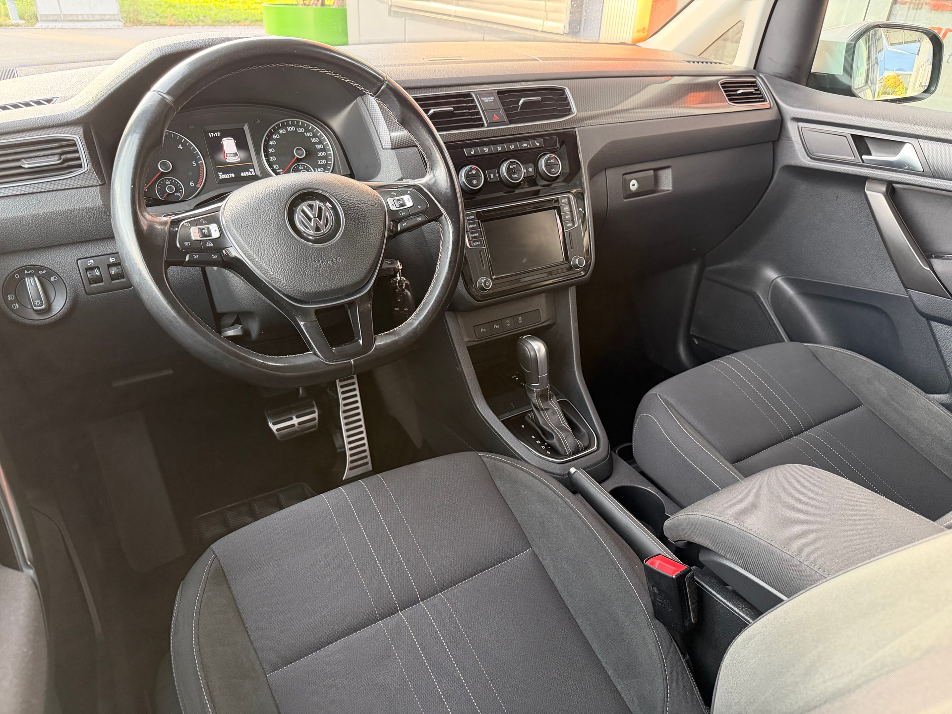 VW Caddy 2.0TDI 4Motion BlueMotion Technology DSG-image-7