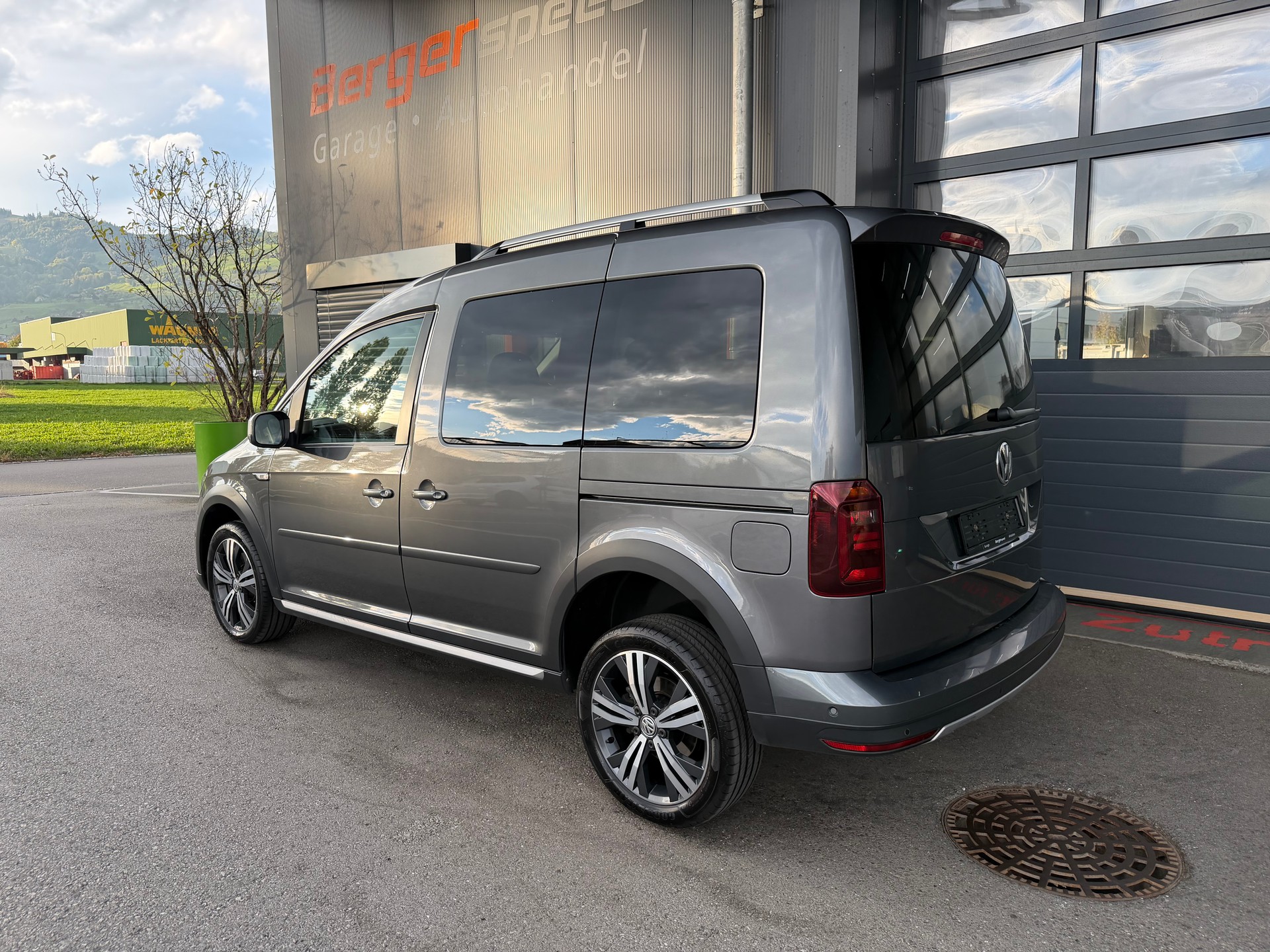 VW Caddy 2.0TDI 4Motion BlueMotion Technology DSG-image-4