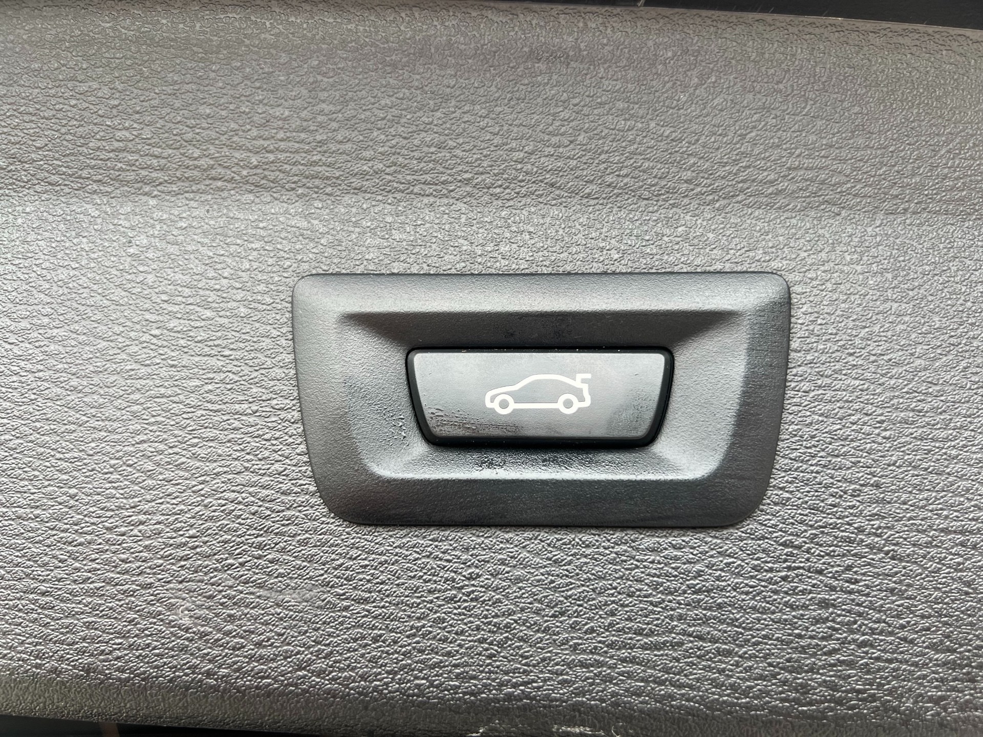 BMW X1 sDrive 18d Essential Edition Steptronic-image-13
