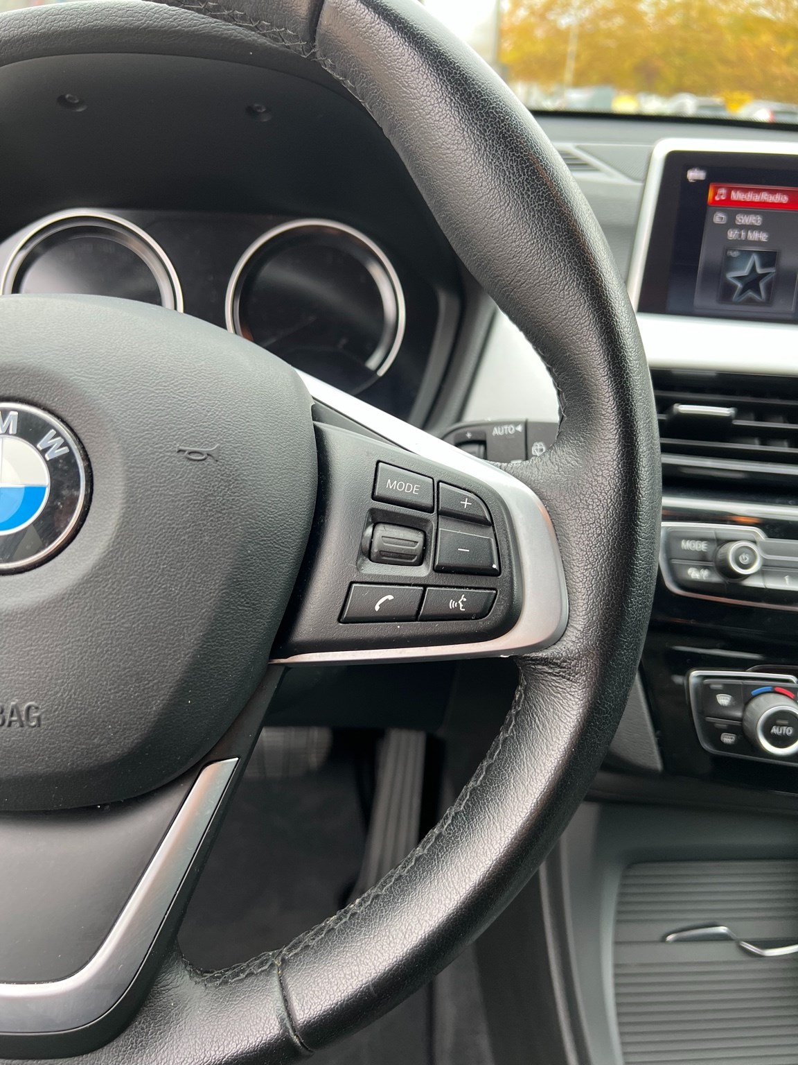 BMW X1 sDrive 18d Essential Edition Steptronic-image-15