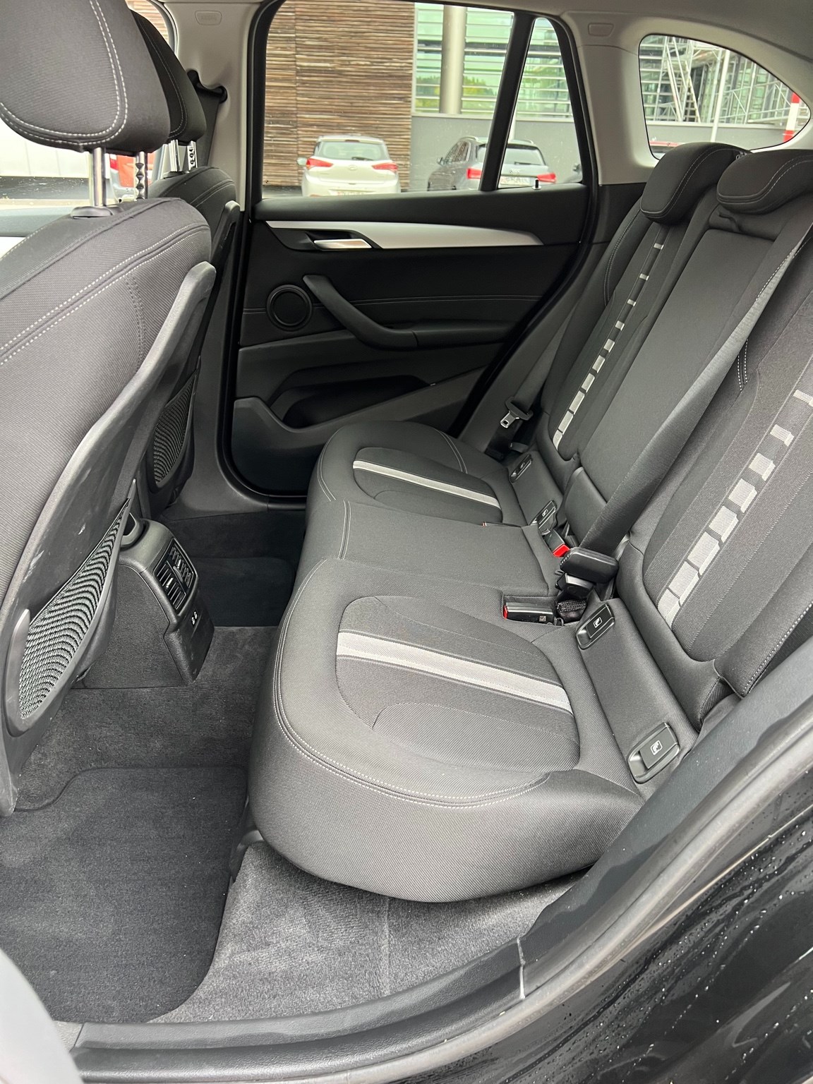 BMW X1 sDrive 18d Essential Edition Steptronic-image-10